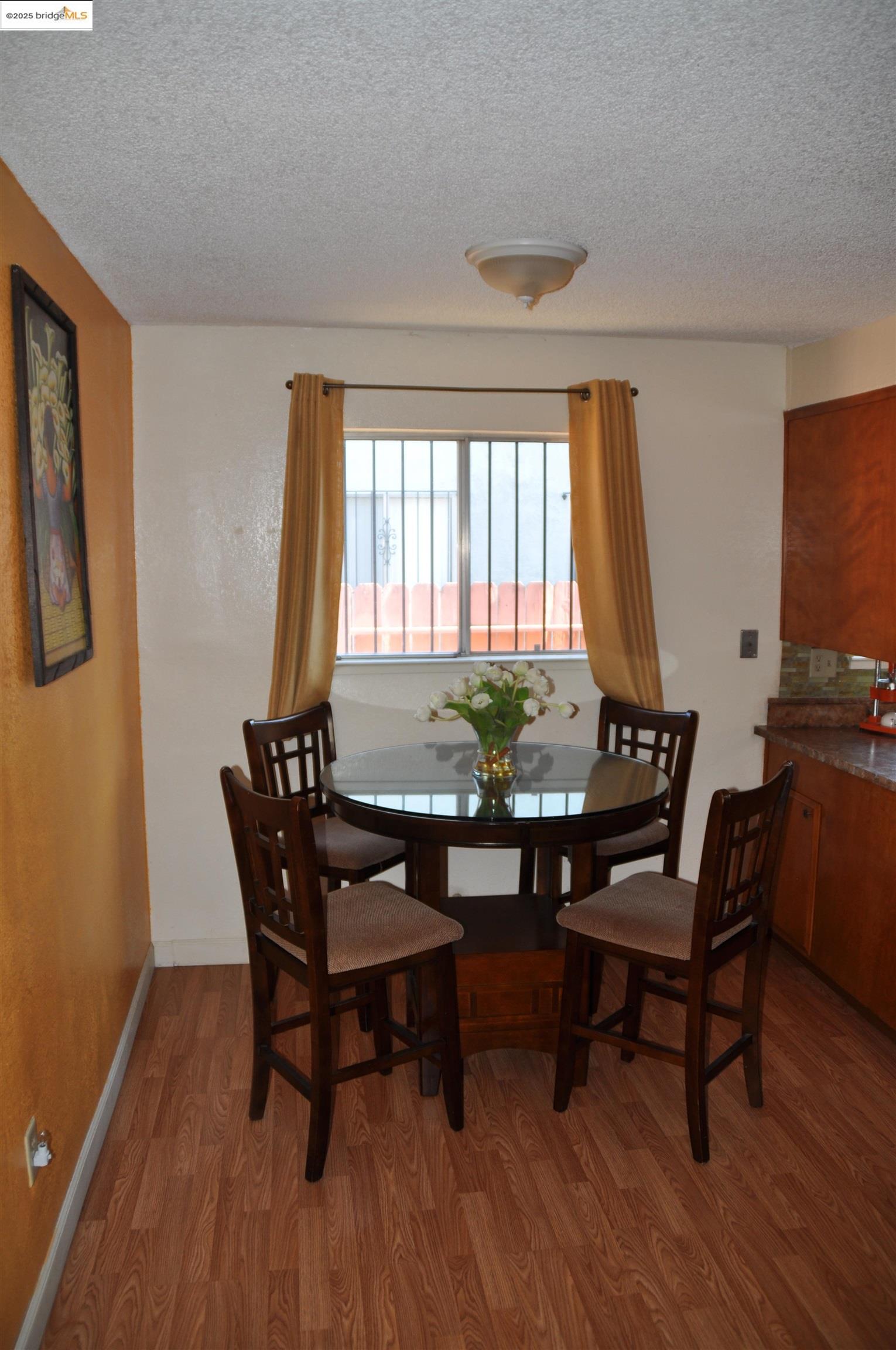 Detail Gallery Image 8 of 30 For 8219 New York Drive, Stockton,  CA 95210 - 2 Beds | 2 Baths