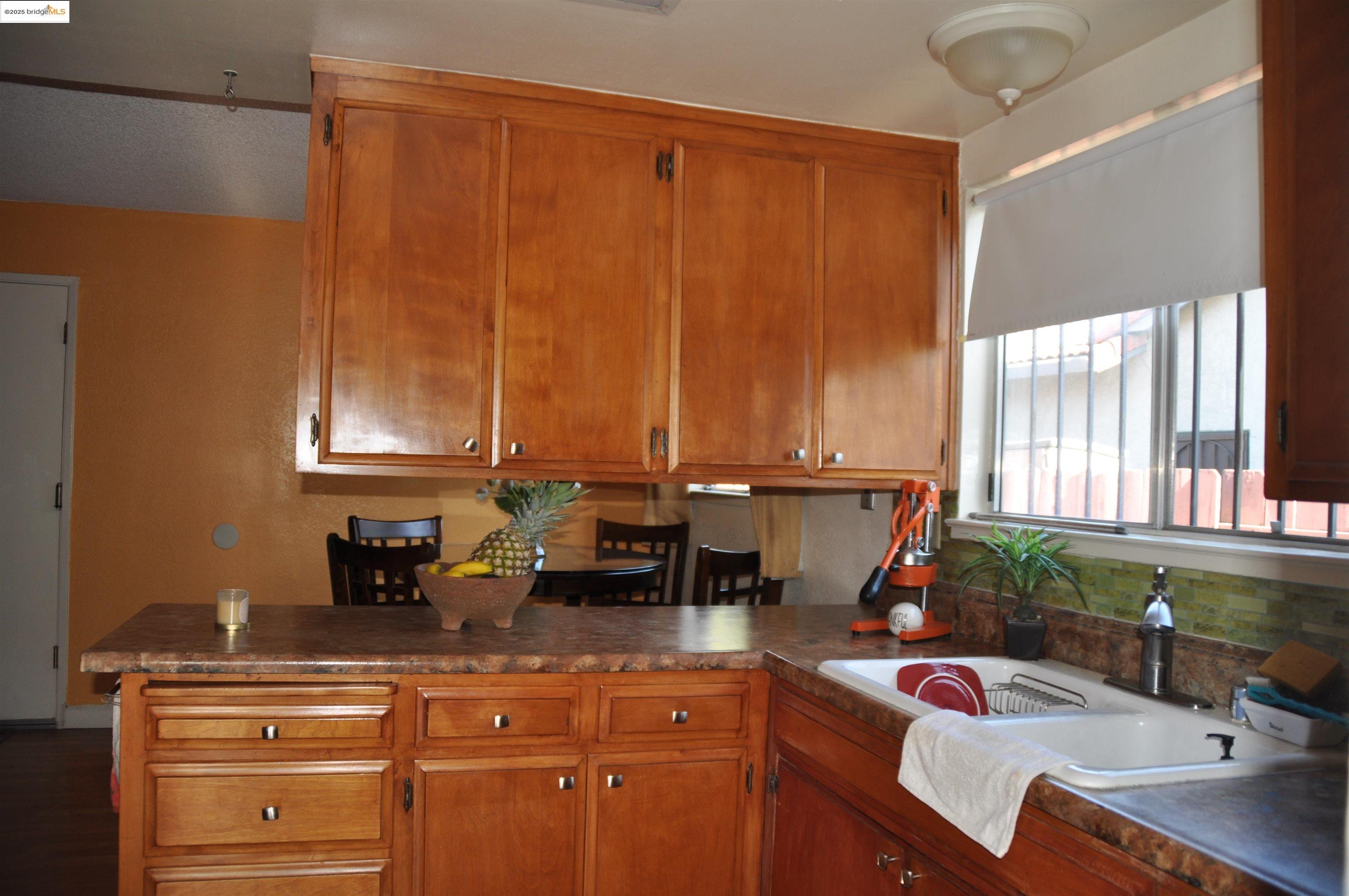 Detail Gallery Image 9 of 30 For 8219 New York Drive, Stockton,  CA 95210 - 2 Beds | 2 Baths