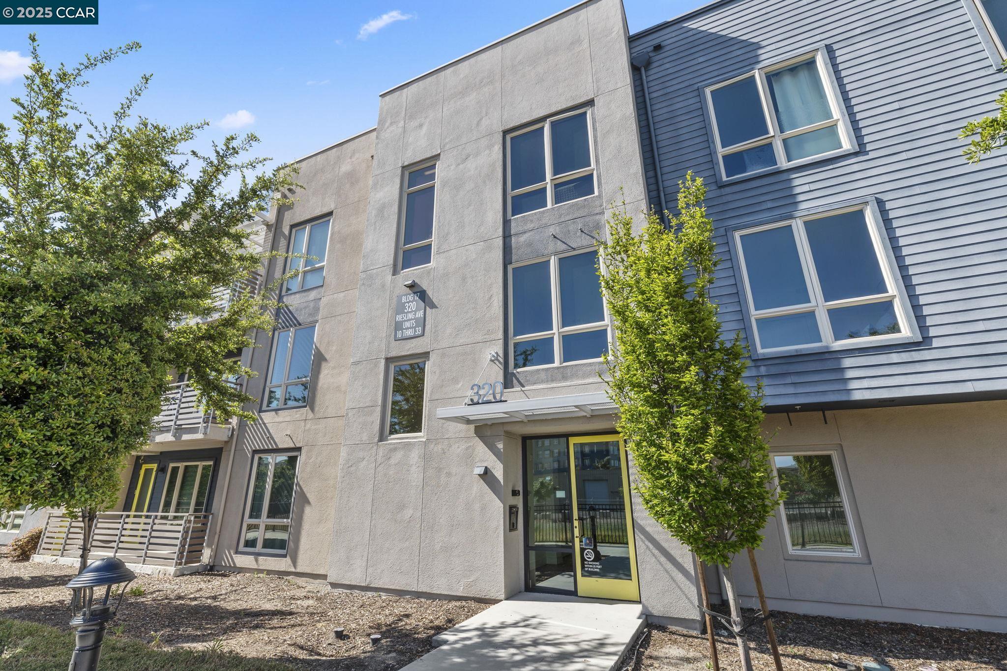 Detail Gallery Image 1 of 60 For 320 Riesling Ave #23,  Milpitas,  CA 95035 - 3 Beds | 2/1 Baths