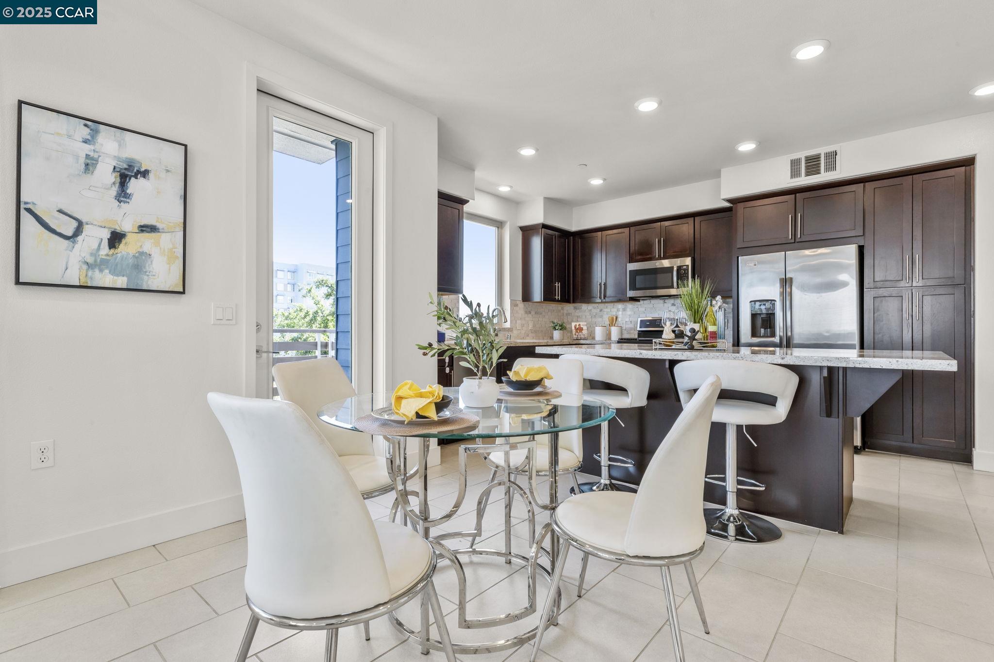 Detail Gallery Image 12 of 60 For 320 Riesling Ave #23,  Milpitas,  CA 95035 - 3 Beds | 2/1 Baths
