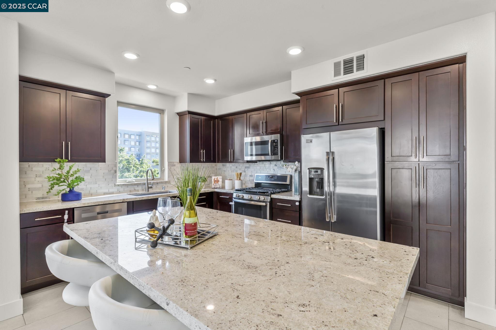 Detail Gallery Image 15 of 60 For 320 Riesling Ave #23,  Milpitas,  CA 95035 - 3 Beds | 2/1 Baths
