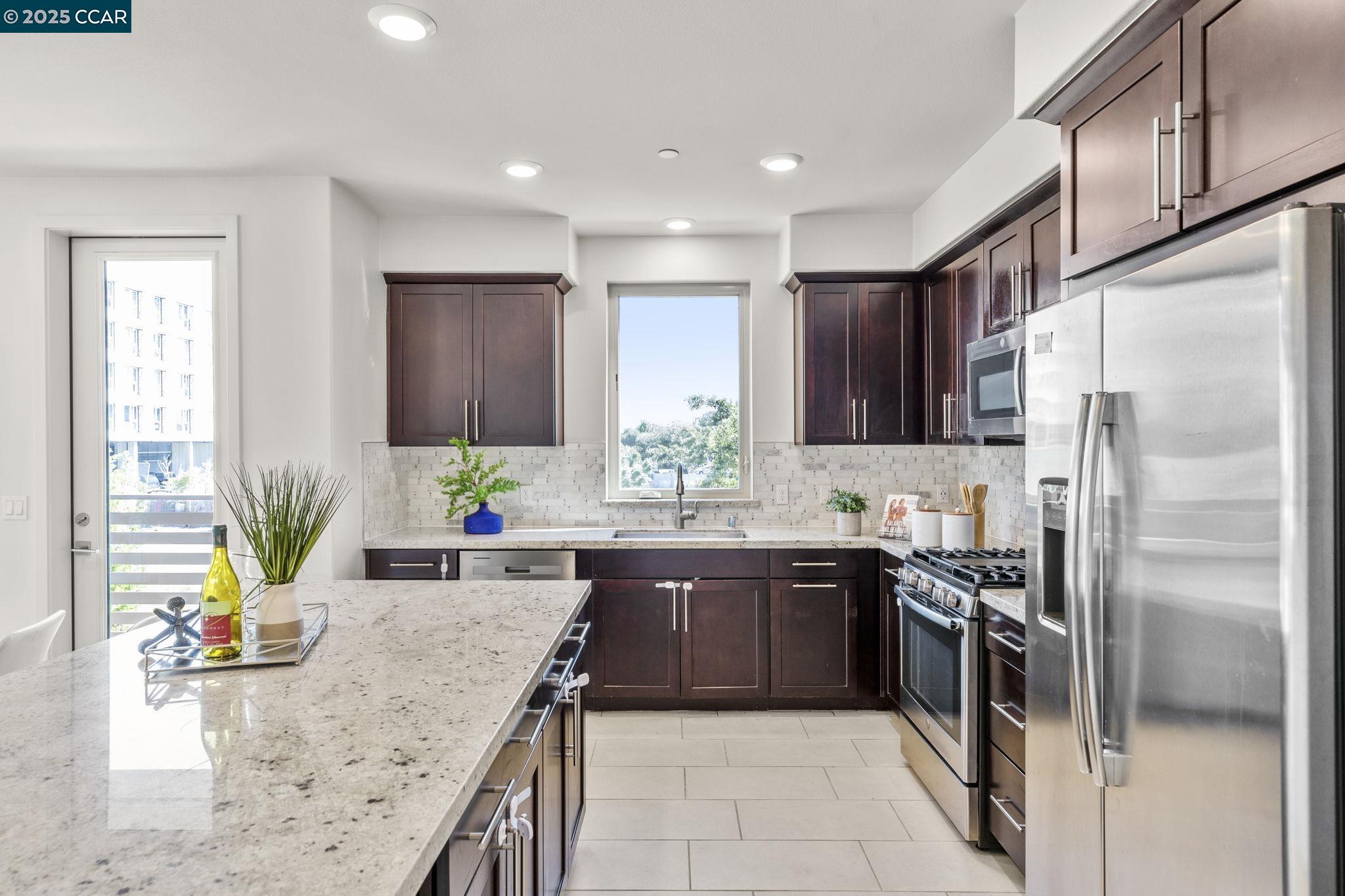 Detail Gallery Image 16 of 60 For 320 Riesling Ave #23,  Milpitas,  CA 95035 - 3 Beds | 2/1 Baths