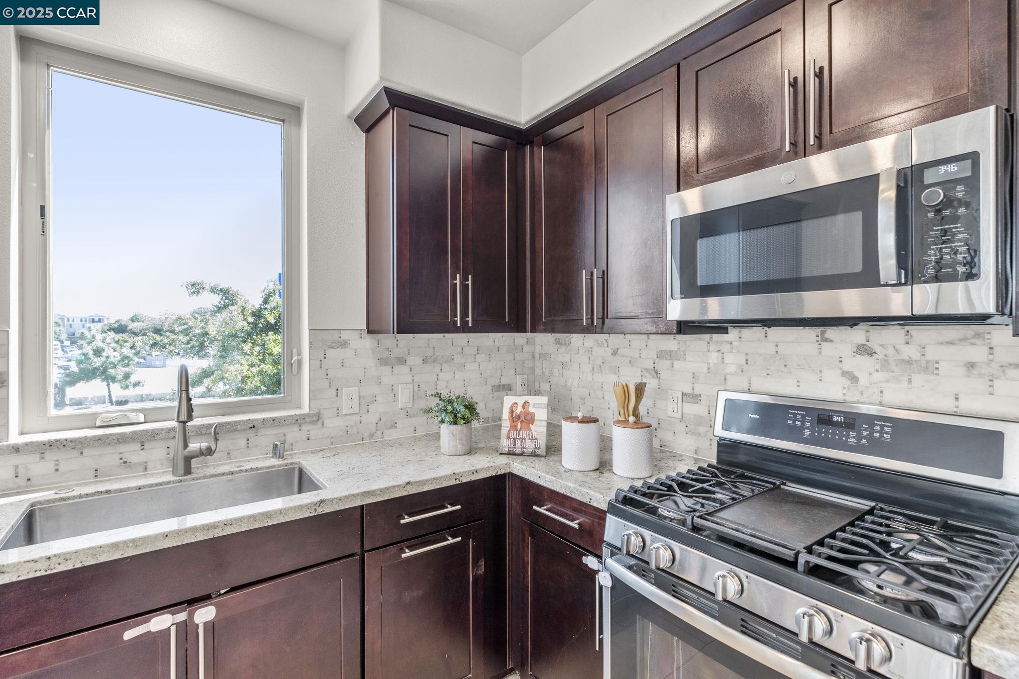 Detail Gallery Image 17 of 60 For 320 Riesling Ave #23,  Milpitas,  CA 95035 - 3 Beds | 2/1 Baths
