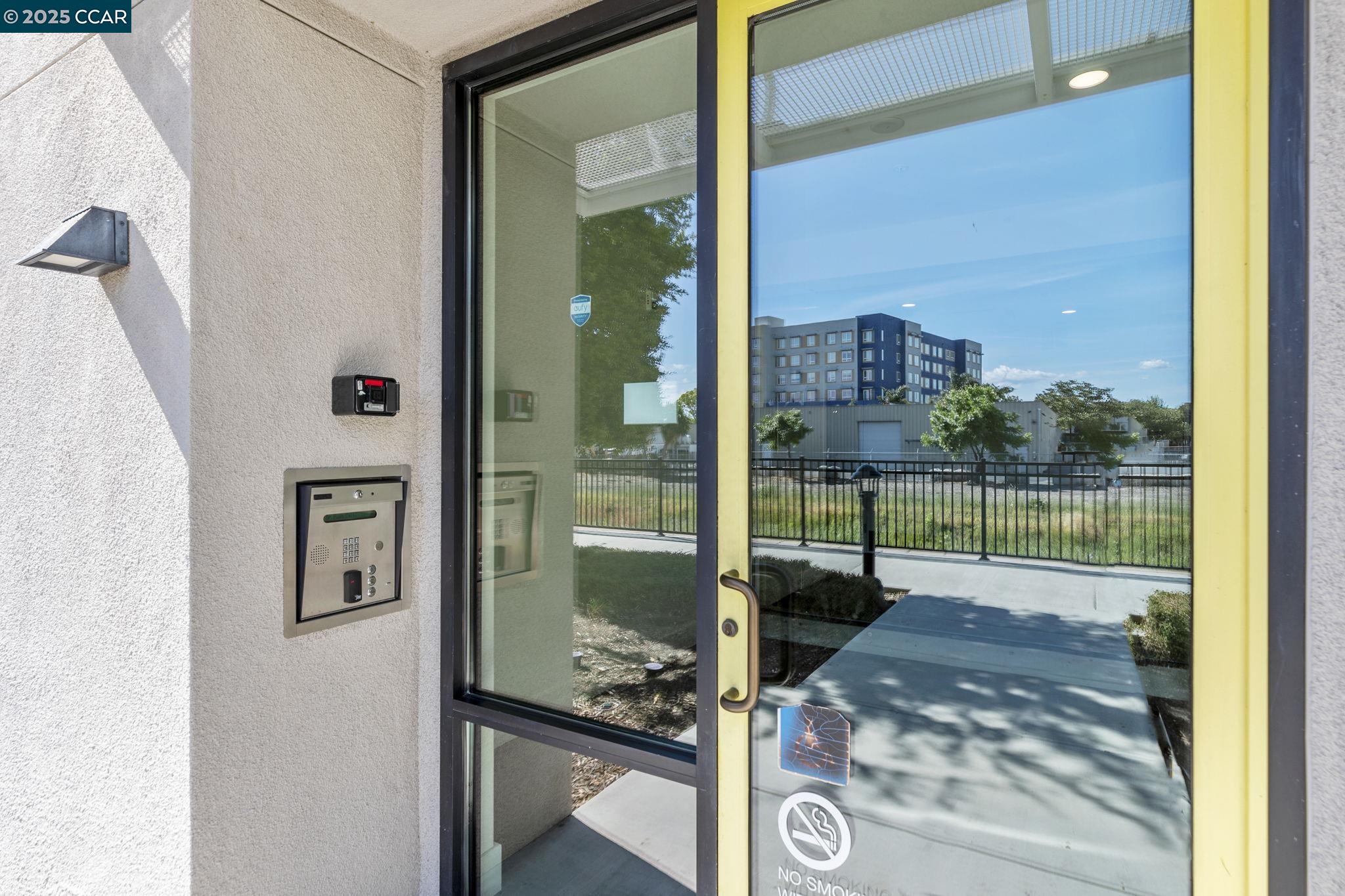 Detail Gallery Image 3 of 60 For 320 Riesling Ave #23,  Milpitas,  CA 95035 - 3 Beds | 2/1 Baths