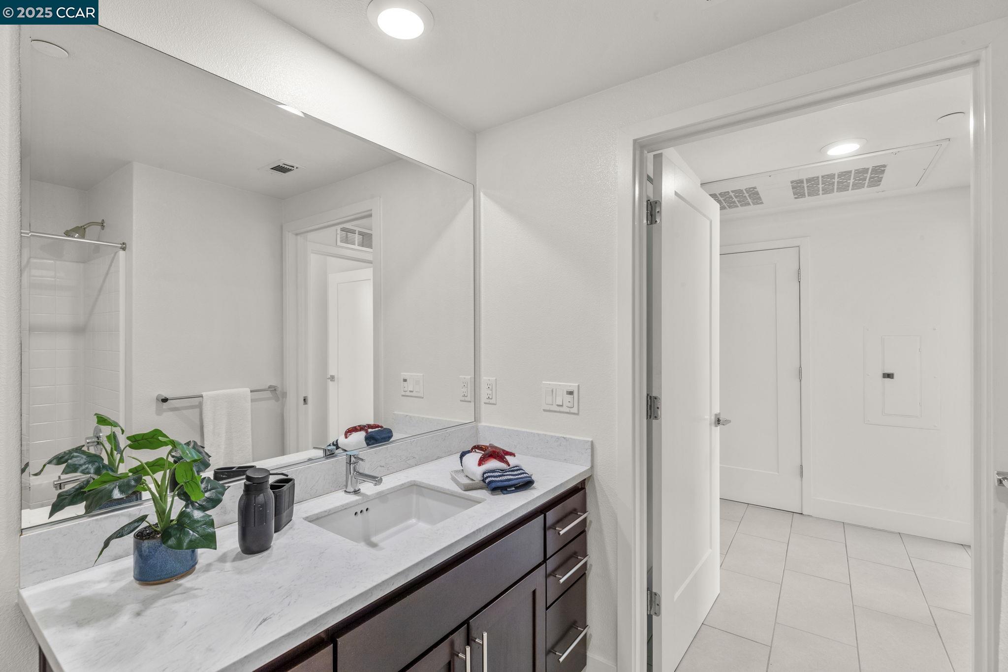 Detail Gallery Image 39 of 60 For 320 Riesling Ave #23,  Milpitas,  CA 95035 - 3 Beds | 2/1 Baths