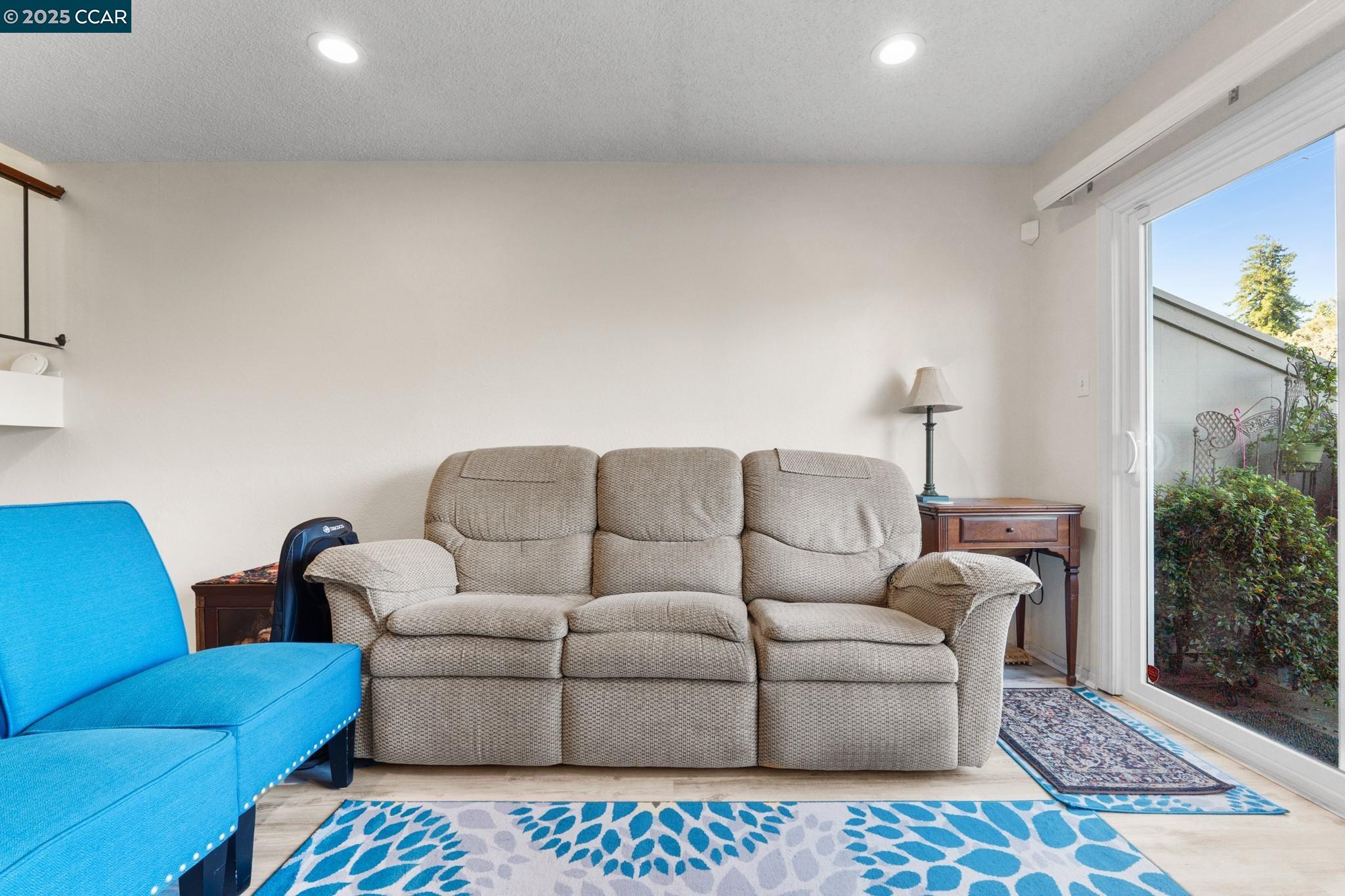 Photo #3: 41096423 Listing: Photo #3