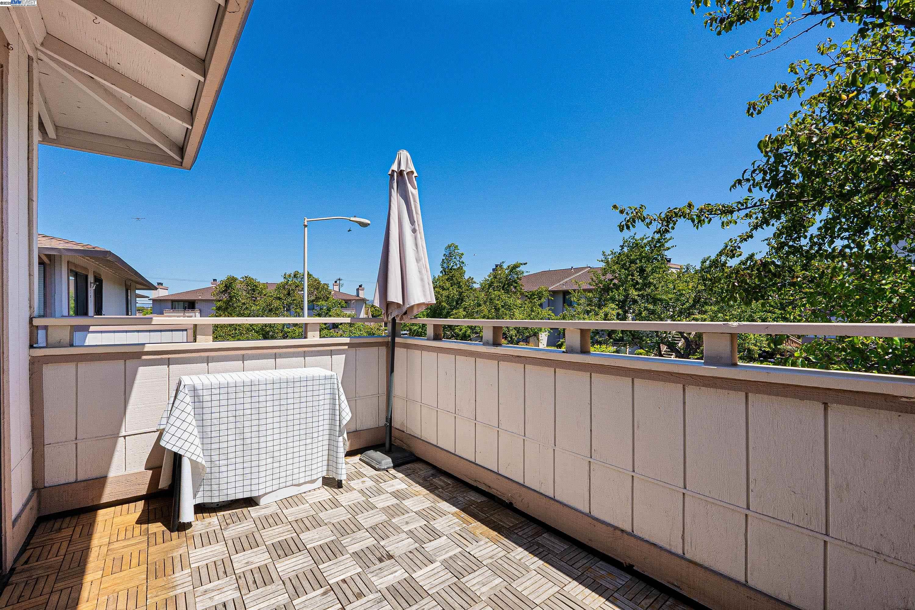 Detail Gallery Image 3 of 23 For 25073 Copa Del Oro Dr #201,  Hayward,  CA 94545 - 2 Beds | 2 Baths