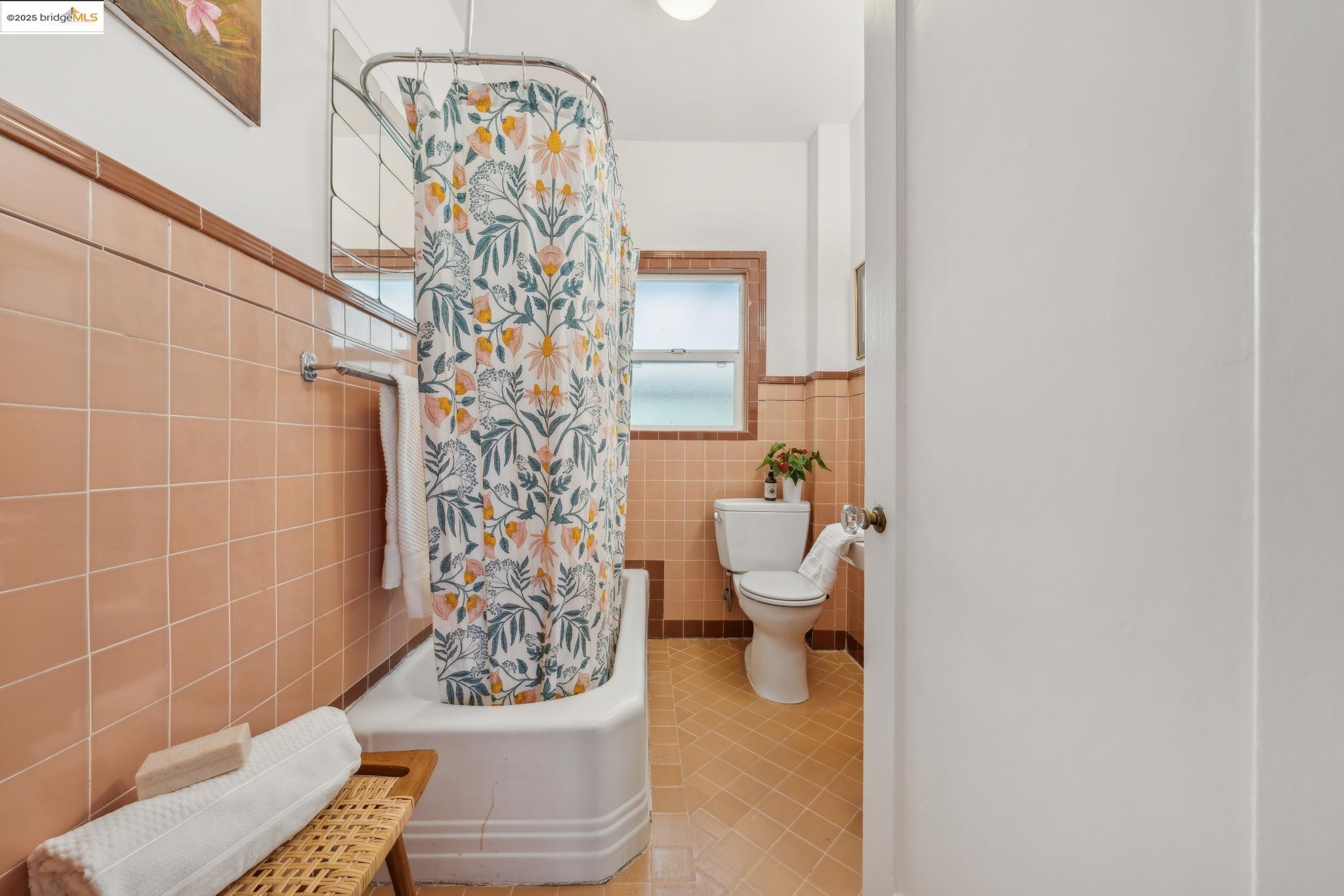 Detail Gallery Image 19 of 60 For 988-986 44th St, Oakland,  CA 94608 - – Beds | – Baths