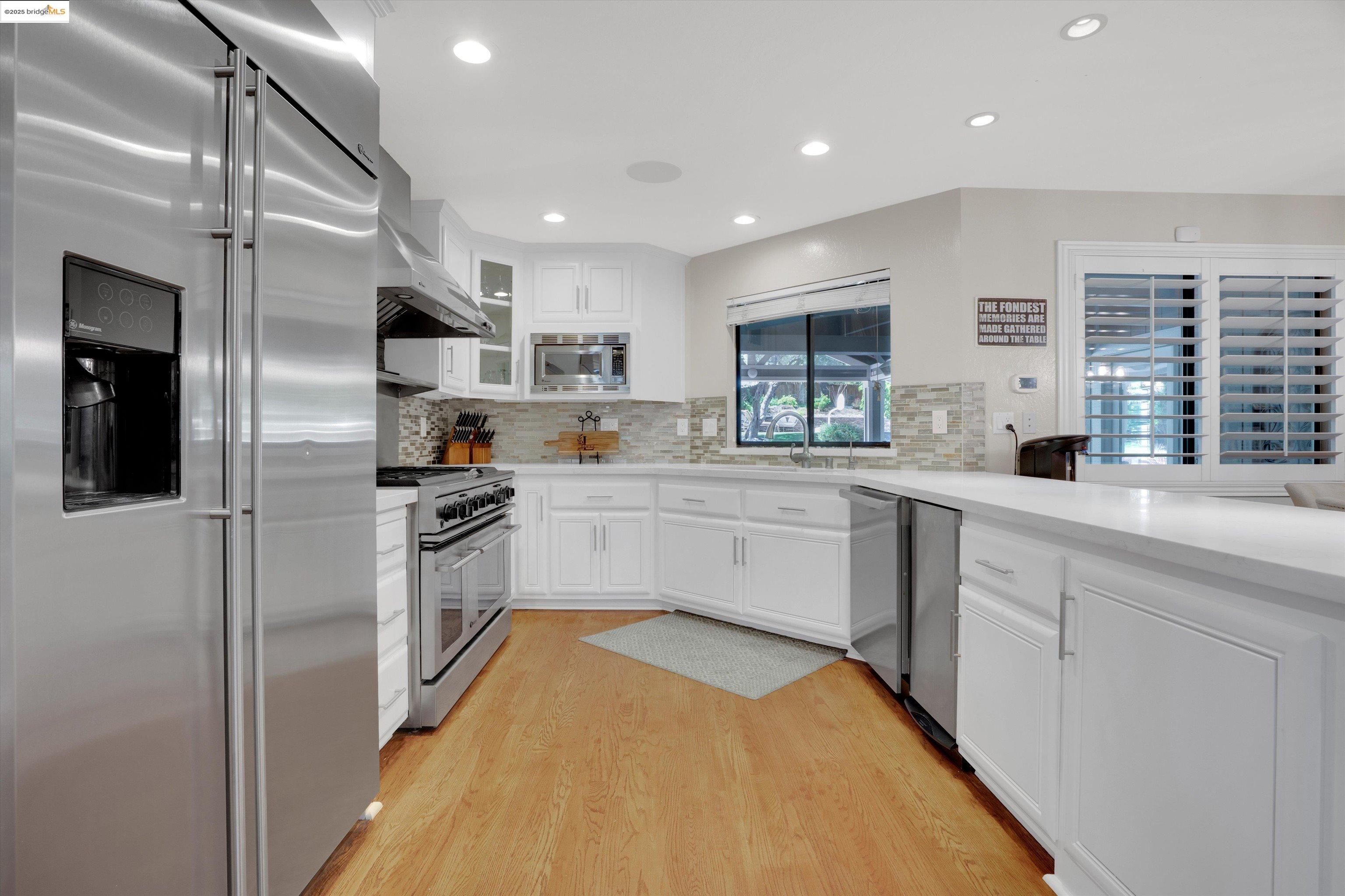Detail Gallery Image 11 of 60 For 25 Madeira Ct, Oakley,  CA 94561 - 4 Beds | 4 Baths