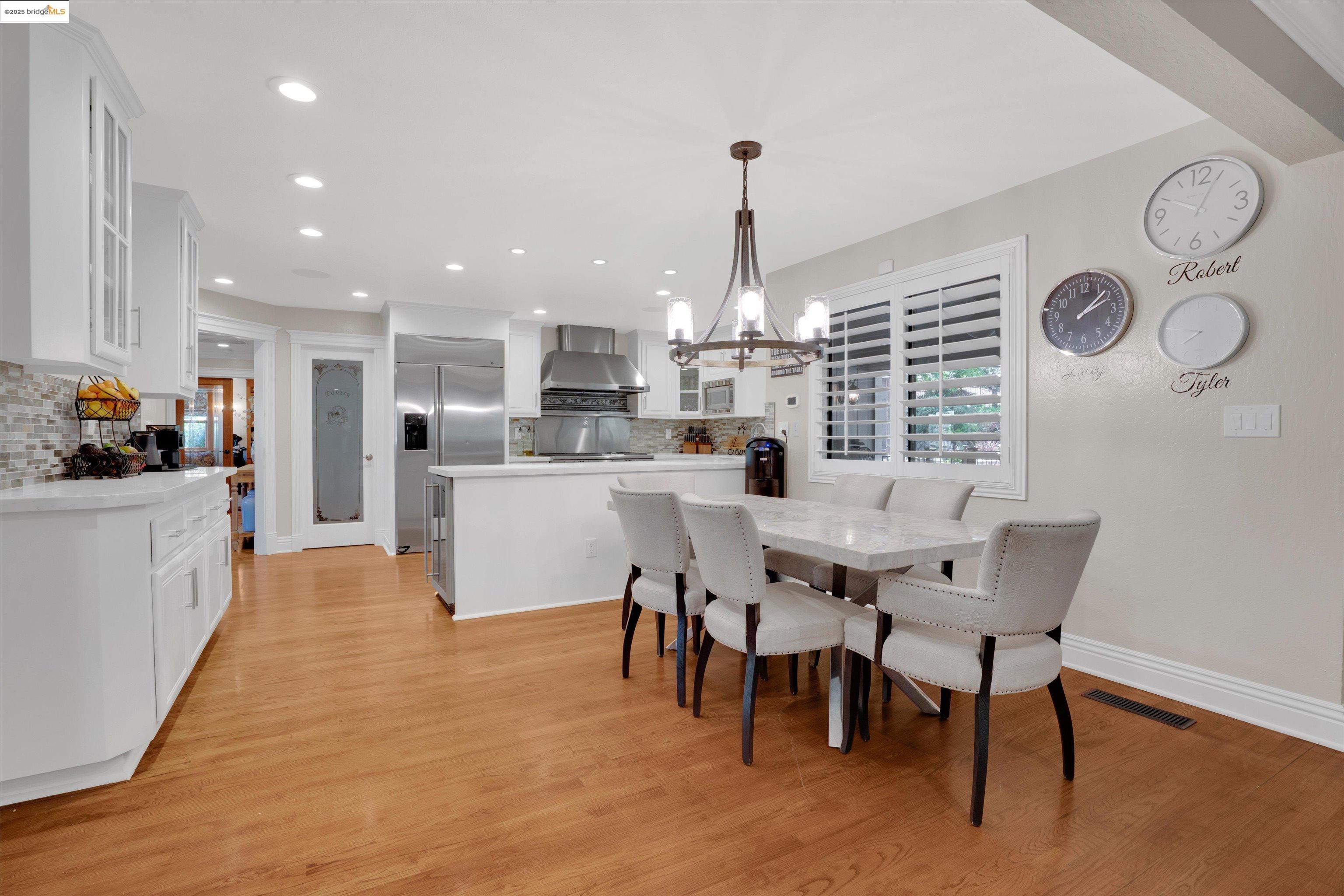 Detail Gallery Image 13 of 60 For 25 Madeira Ct, Oakley,  CA 94561 - 4 Beds | 4 Baths