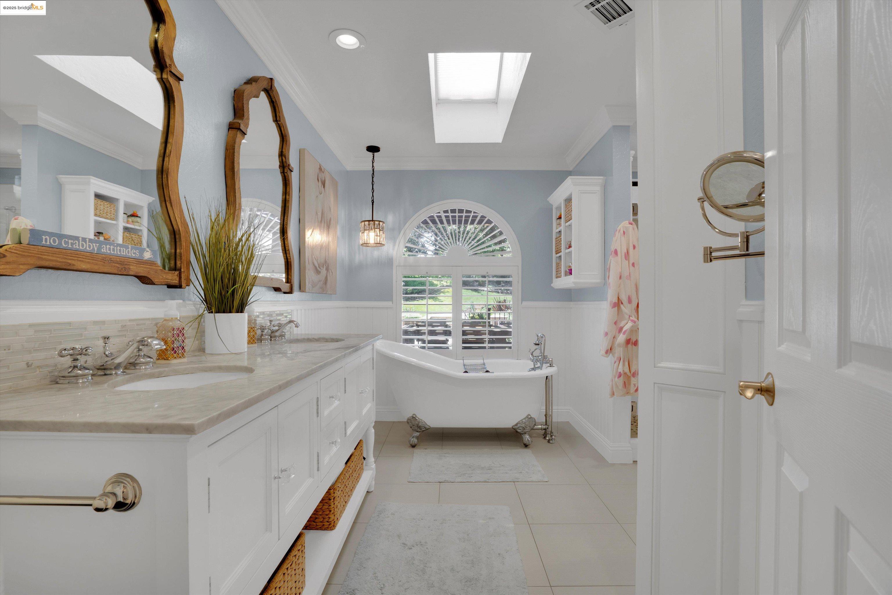 Detail Gallery Image 18 of 60 For 25 Madeira Ct, Oakley,  CA 94561 - 4 Beds | 4 Baths