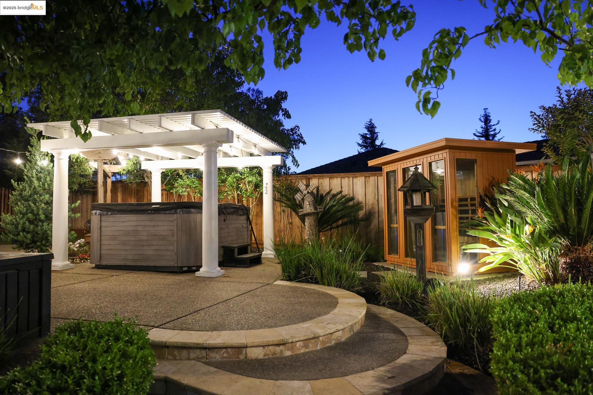 Detail Gallery Image 40 of 60 For 25 Madeira Ct, Oakley,  CA 94561 - 4 Beds | 4 Baths