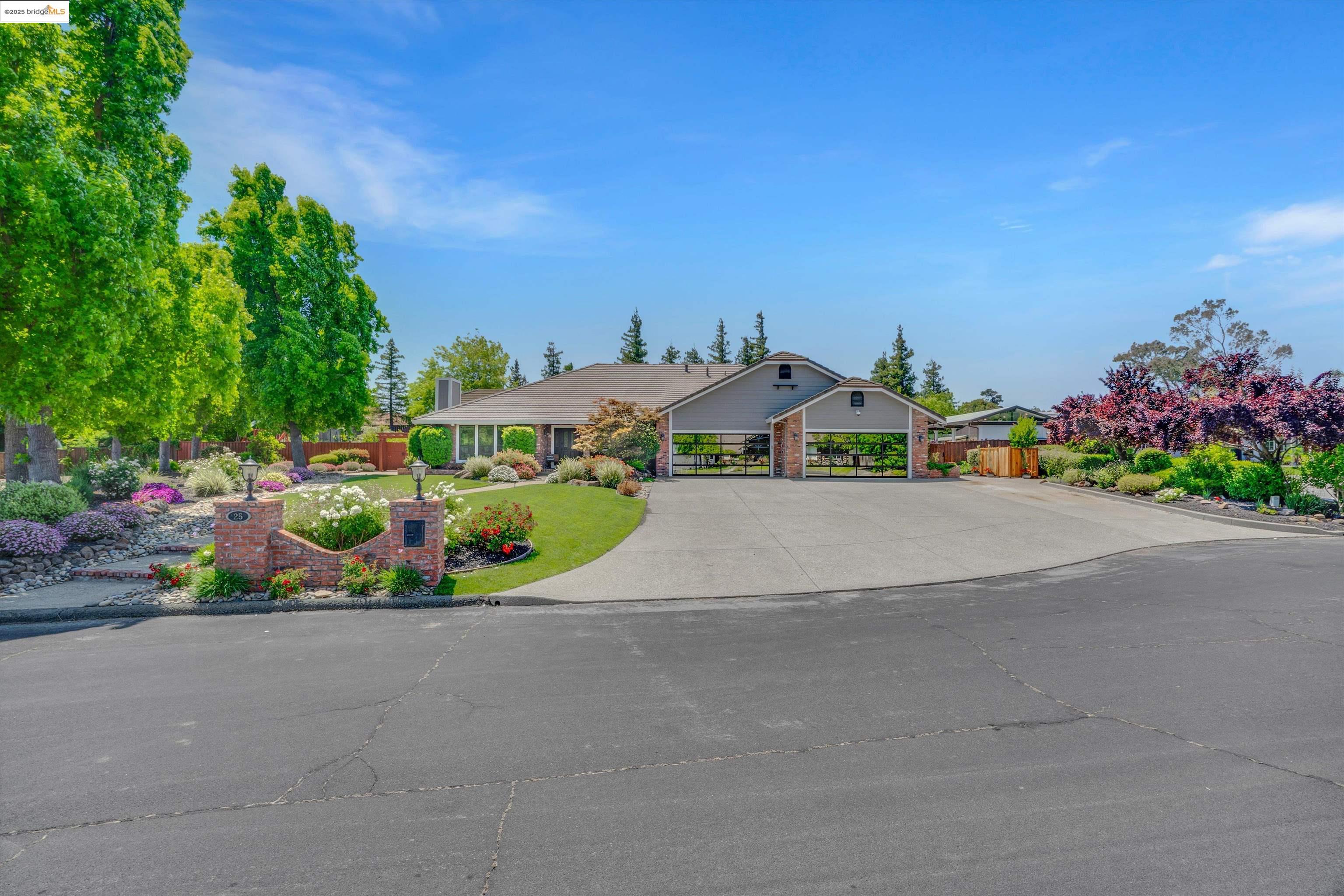 Detail Gallery Image 5 of 60 For 25 Madeira Ct, Oakley,  CA 94561 - 4 Beds | 4 Baths