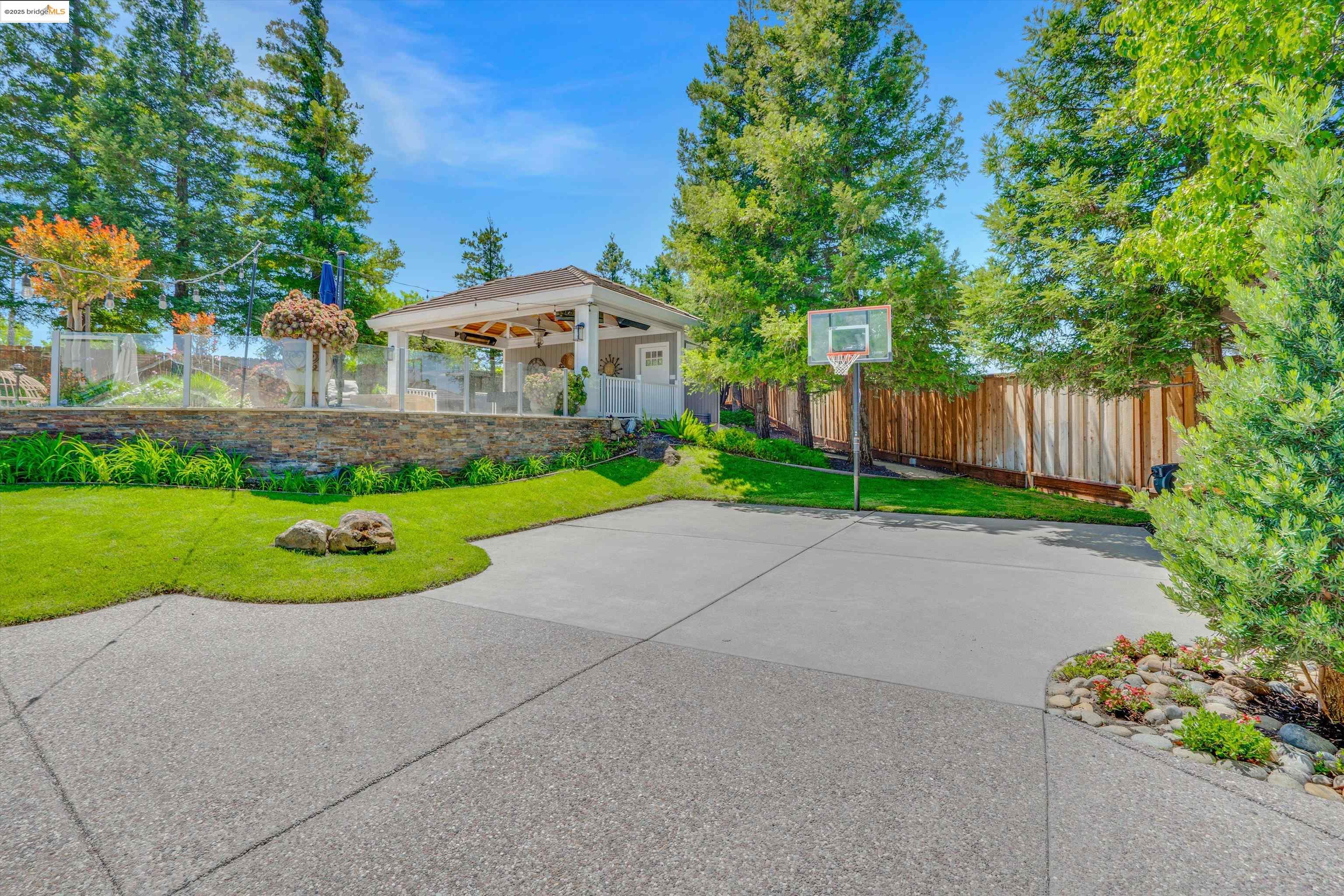 Detail Gallery Image 41 of 60 For 25 Madeira Ct, Oakley,  CA 94561 - 4 Beds | 4 Baths