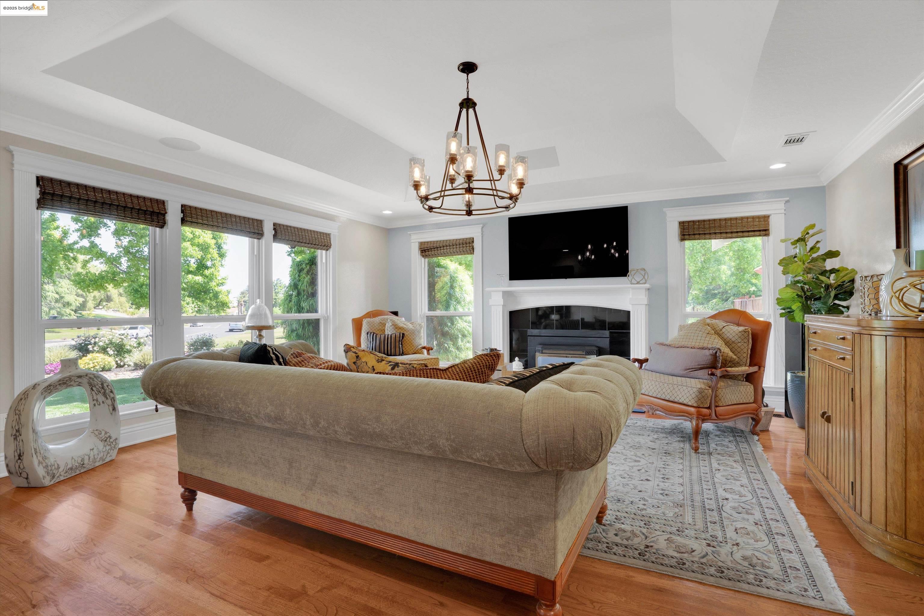 Detail Gallery Image 8 of 60 For 25 Madeira Ct, Oakley,  CA 94561 - 4 Beds | 4 Baths