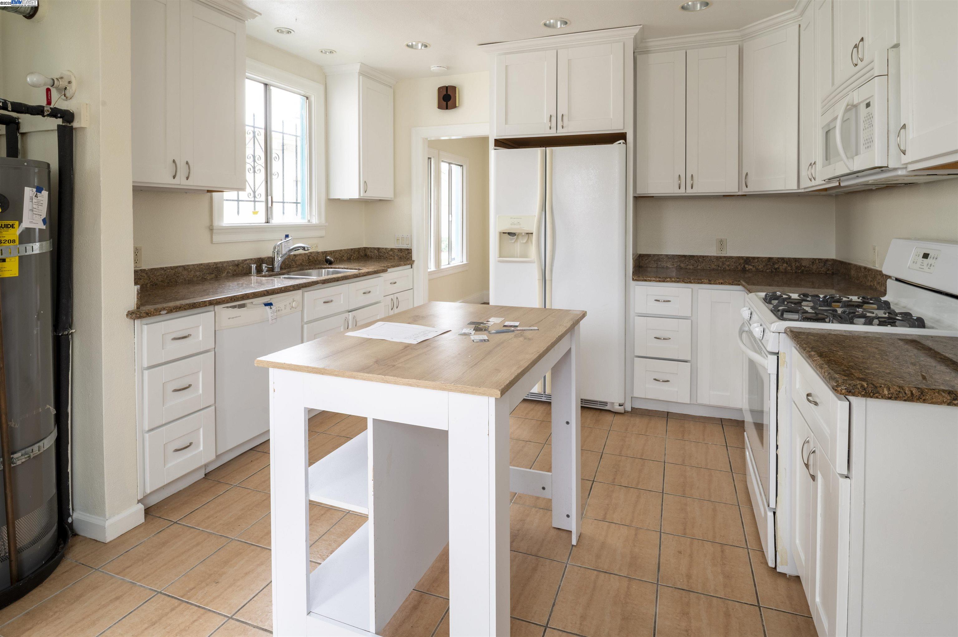 1674 79Th Ave, Oakland, California 94621, 2 Bedrooms Bedrooms, 5 Rooms Rooms,1 BathroomBathrooms,Residential,For Sale,1674 79Th Ave,41096435