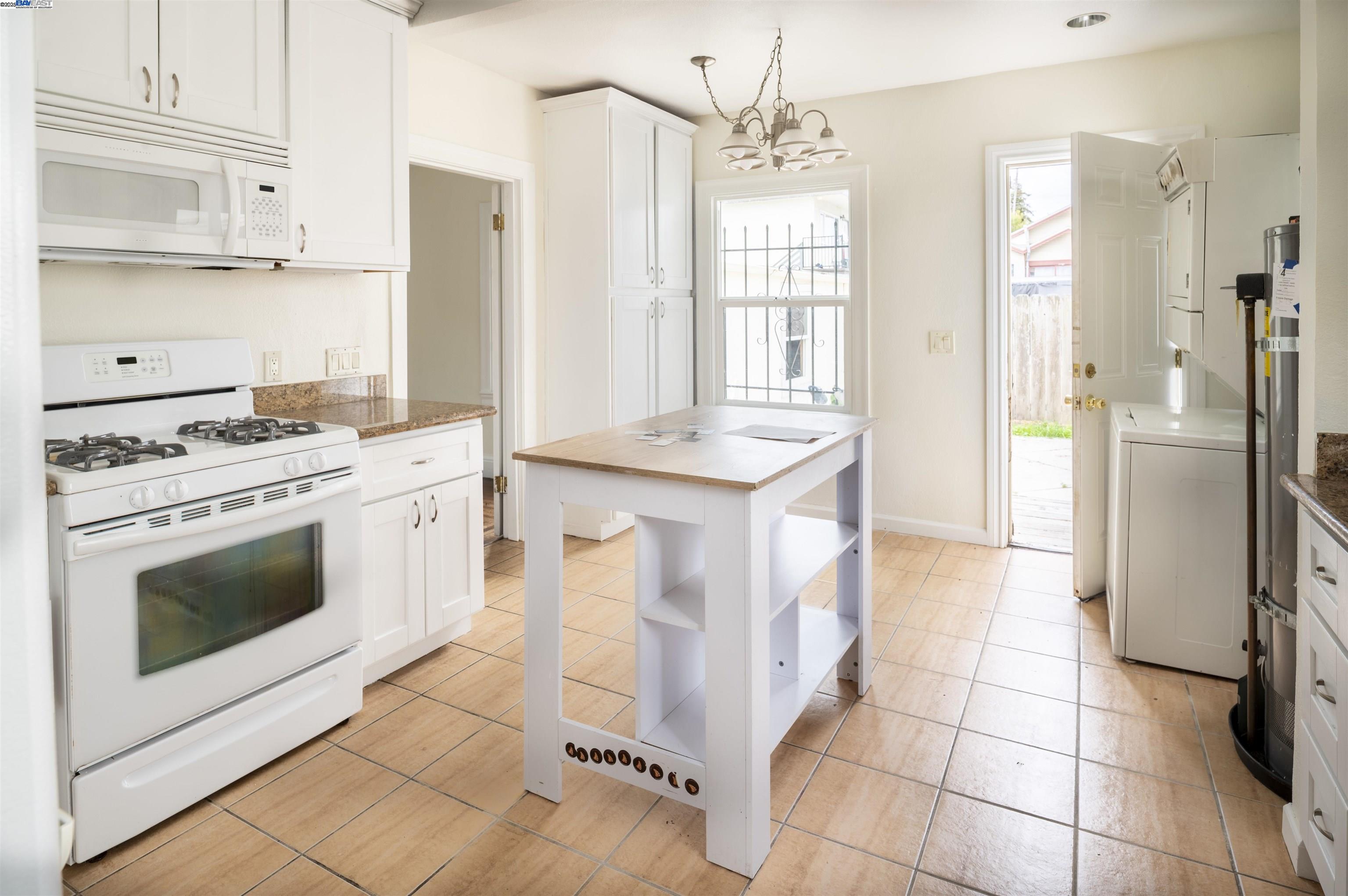 1674 79Th Ave, Oakland, California 94621, 2 Bedrooms Bedrooms, 5 Rooms Rooms,1 BathroomBathrooms,Residential,For Sale,1674 79Th Ave,41096435