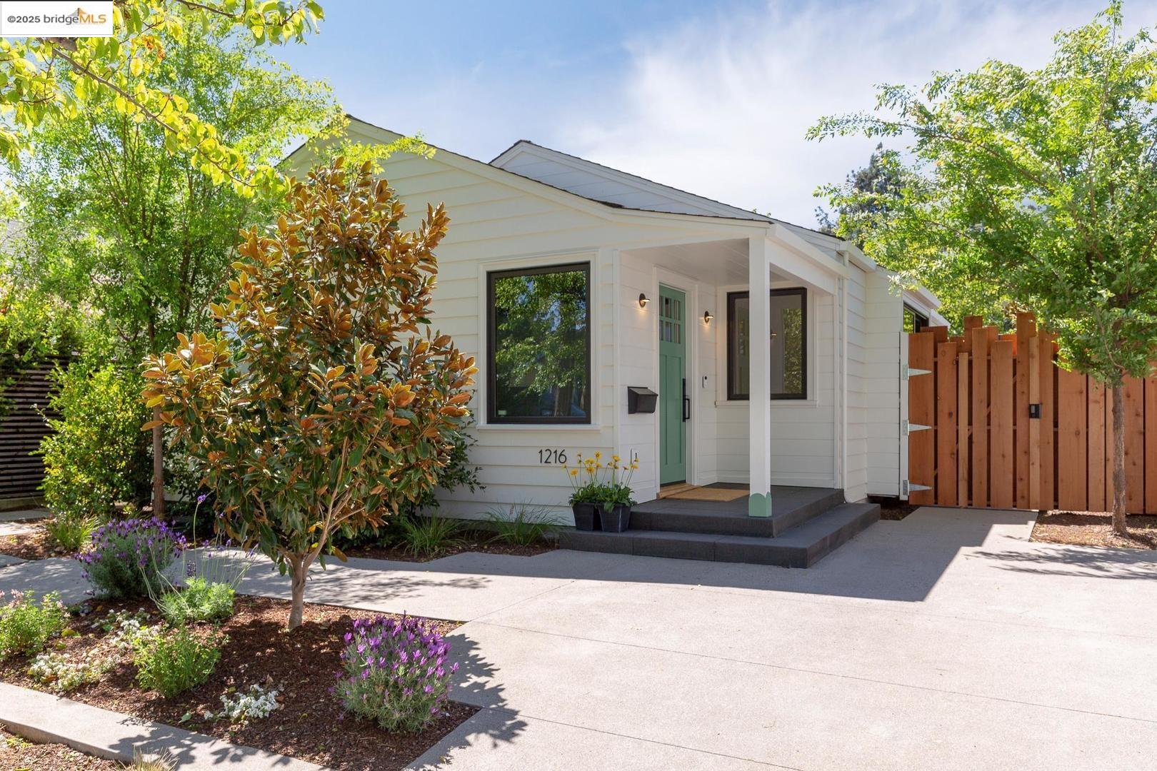 Detail Gallery Image 1 of 1 For 1216 Bancroft Way, Berkeley,  CA 94702 - 3 Beds | 2 Baths