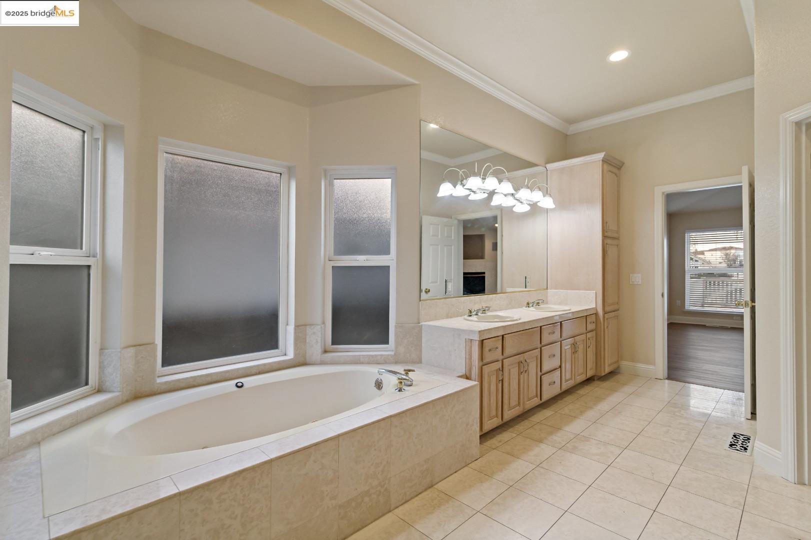 Detail Gallery Image 7 of 12 For 4451 Driftwood Ct, Discovery Bay,  CA 94505 - 4 Beds | 2/1 Baths