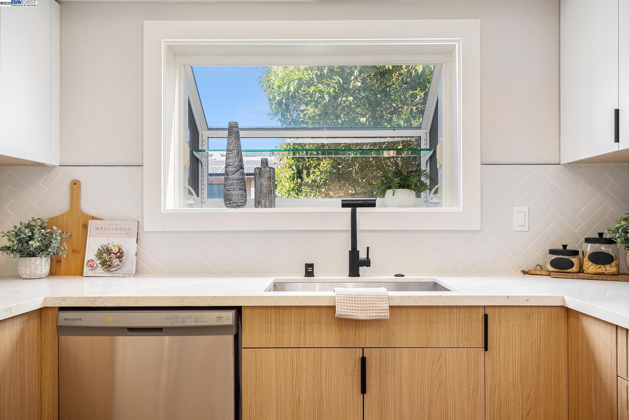 Detail Gallery Image 18 of 36 For 2824 Countrywood Drive, Antioch,  CA 94509 - 3 Beds | 2/1 Baths