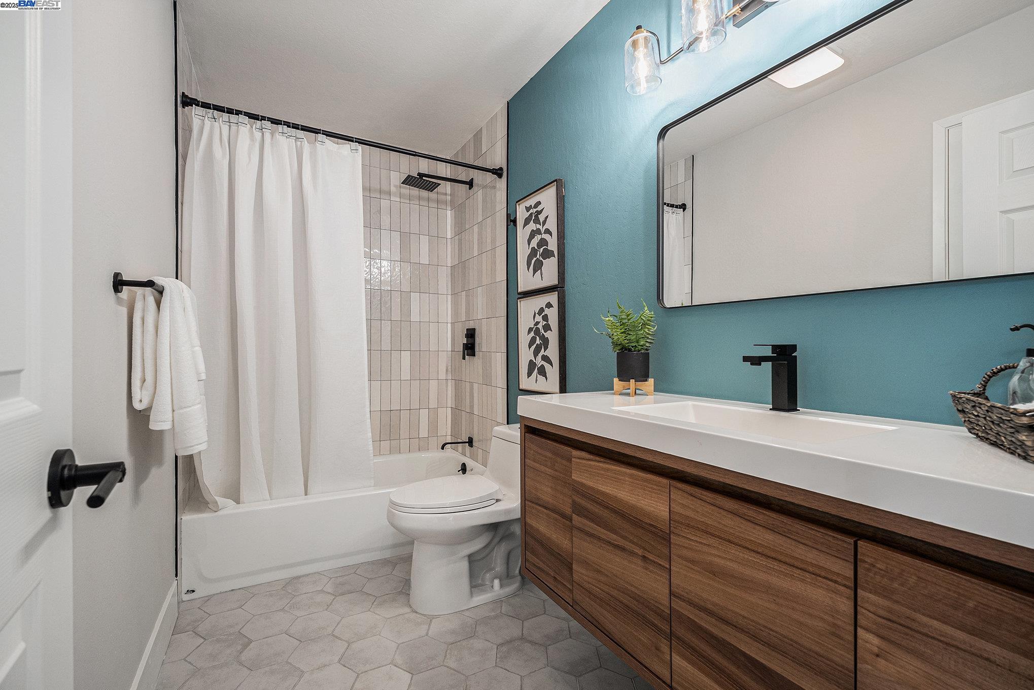Detail Gallery Image 25 of 36 For 2824 Countrywood Drive, Antioch,  CA 94509 - 3 Beds | 2/1 Baths