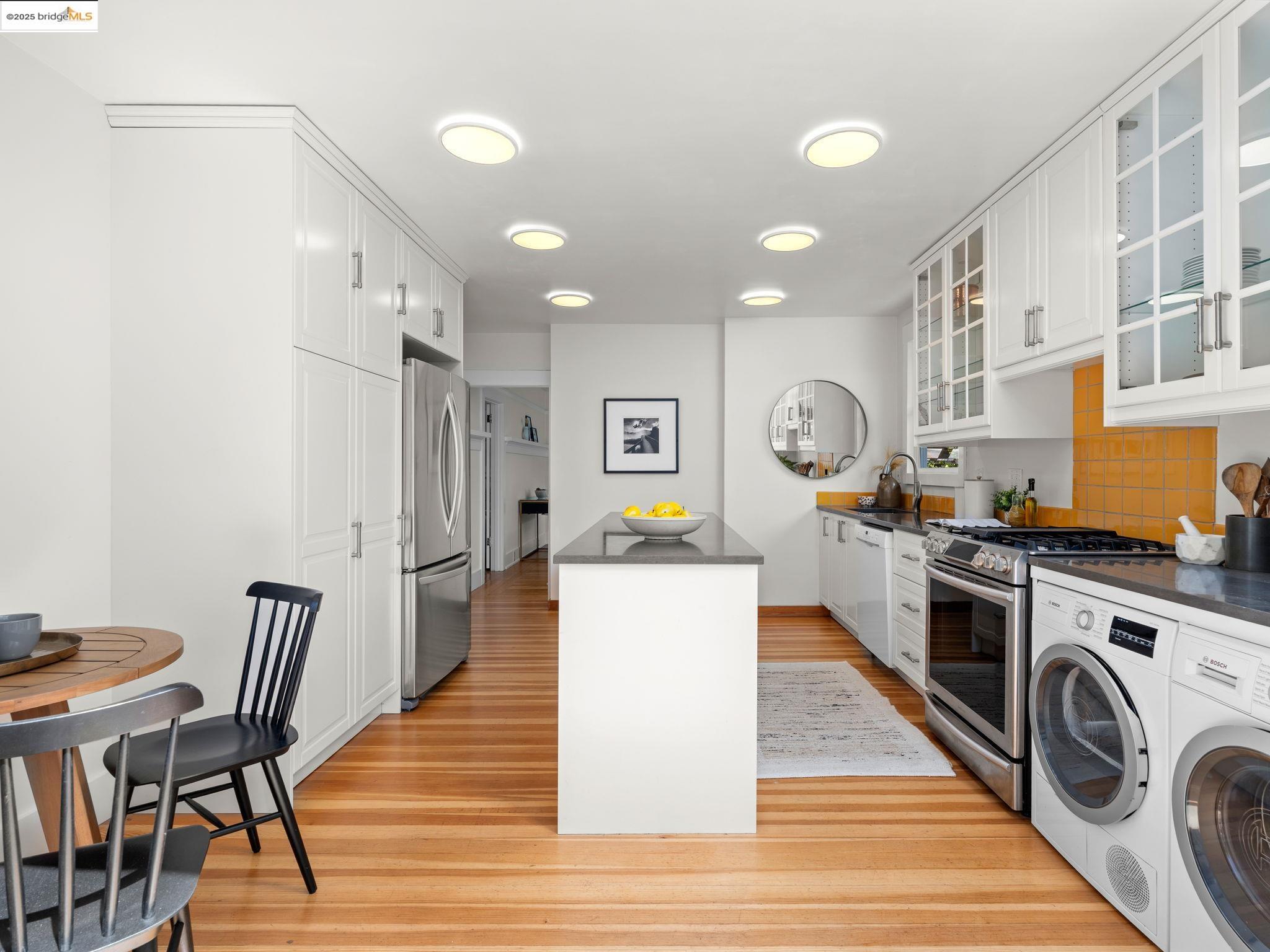 Detail Gallery Image 14 of 43 For 1910 Blake St, Berkeley,  CA 94704 - 3 Beds | 2 Baths