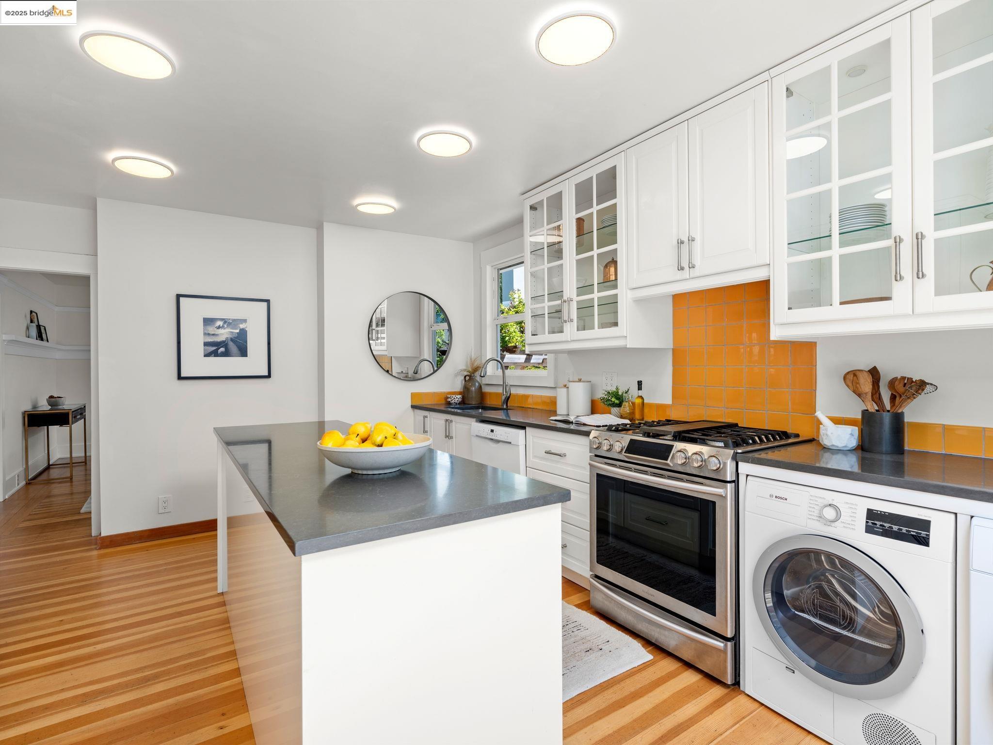 Detail Gallery Image 15 of 43 For 1910 Blake St, Berkeley,  CA 94704 - 3 Beds | 2 Baths