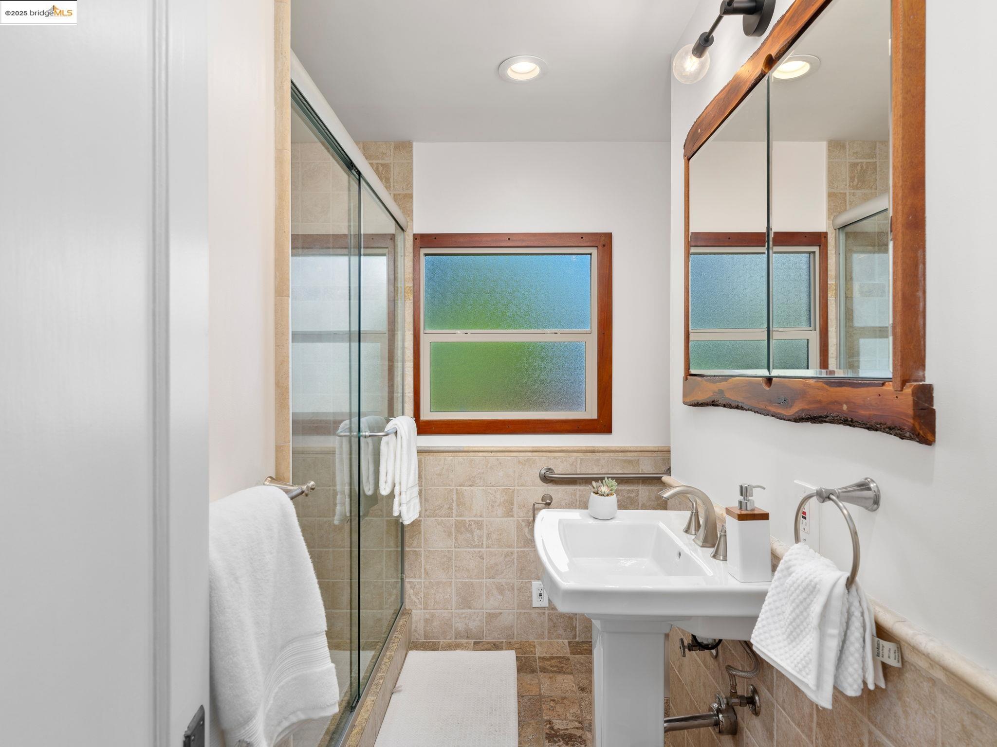 Detail Gallery Image 16 of 43 For 1910 Blake St, Berkeley,  CA 94704 - 3 Beds | 2 Baths
