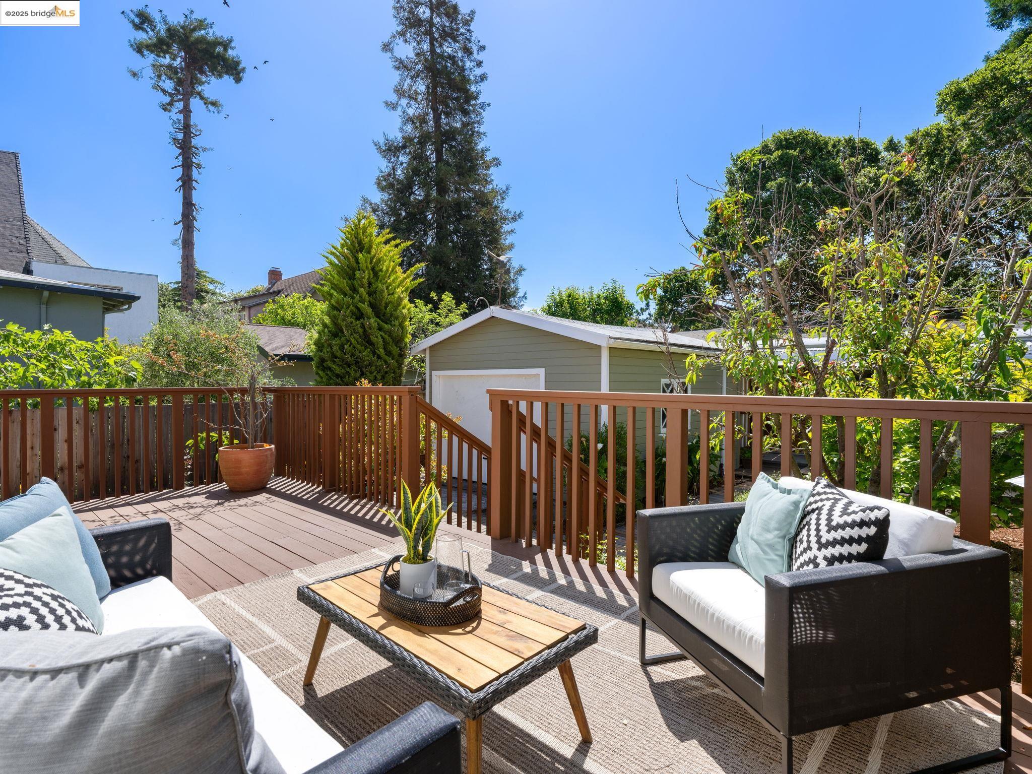 Detail Gallery Image 23 of 43 For 1910 Blake St, Berkeley,  CA 94704 - 3 Beds | 2 Baths