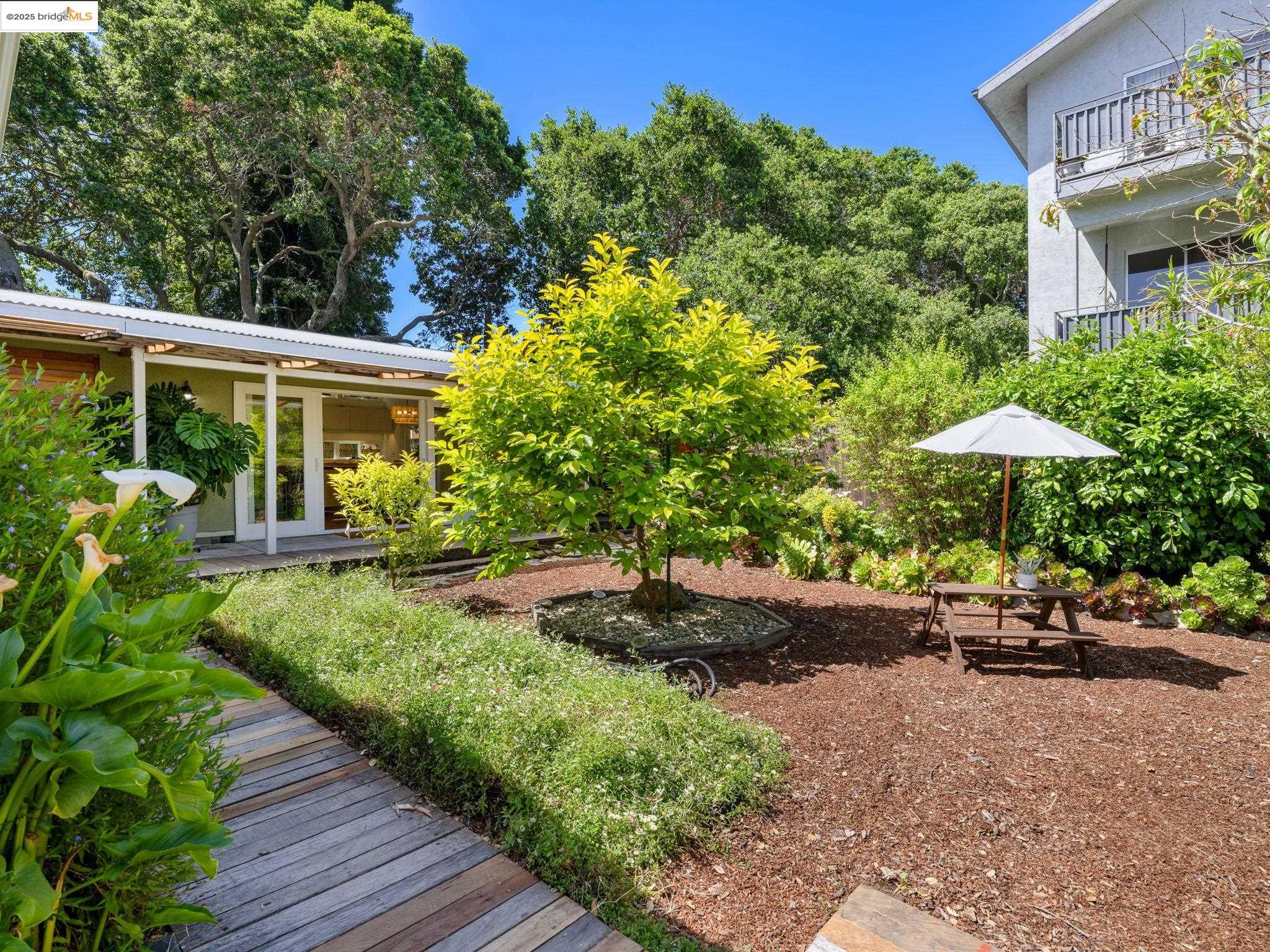 Detail Gallery Image 24 of 43 For 1910 Blake St, Berkeley,  CA 94704 - 3 Beds | 2 Baths