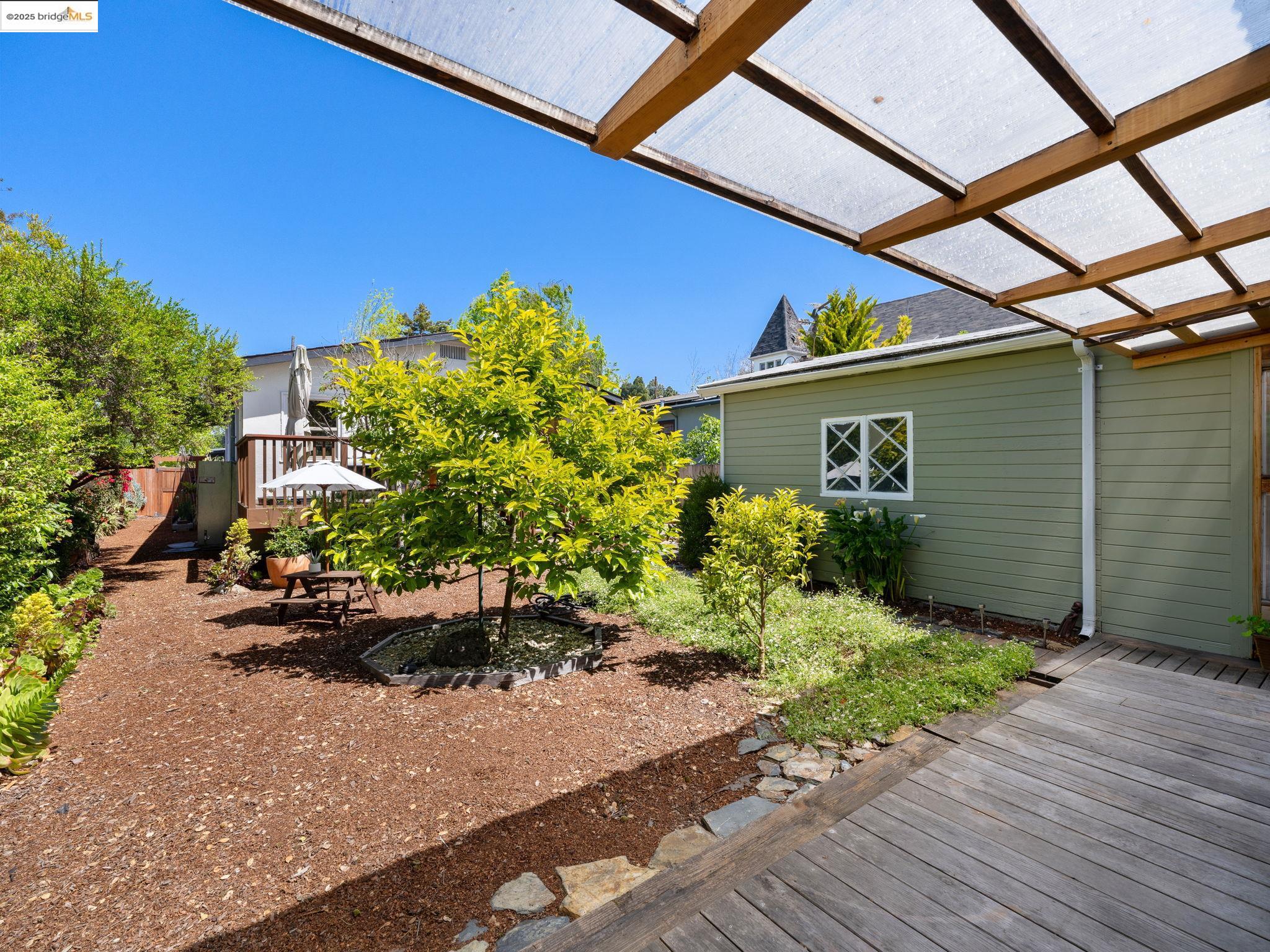 Detail Gallery Image 25 of 43 For 1910 Blake St, Berkeley,  CA 94704 - 3 Beds | 2 Baths