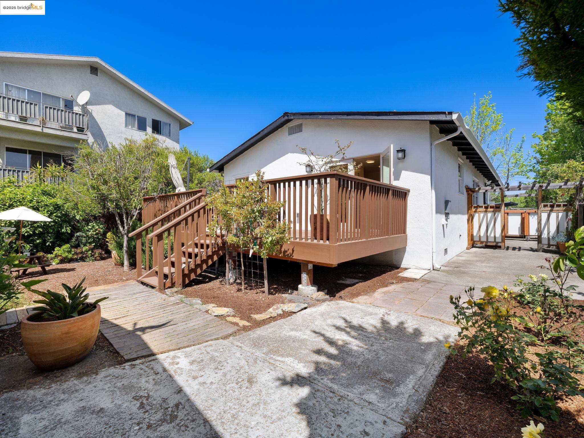 Detail Gallery Image 26 of 43 For 1910 Blake St, Berkeley,  CA 94704 - 3 Beds | 2 Baths