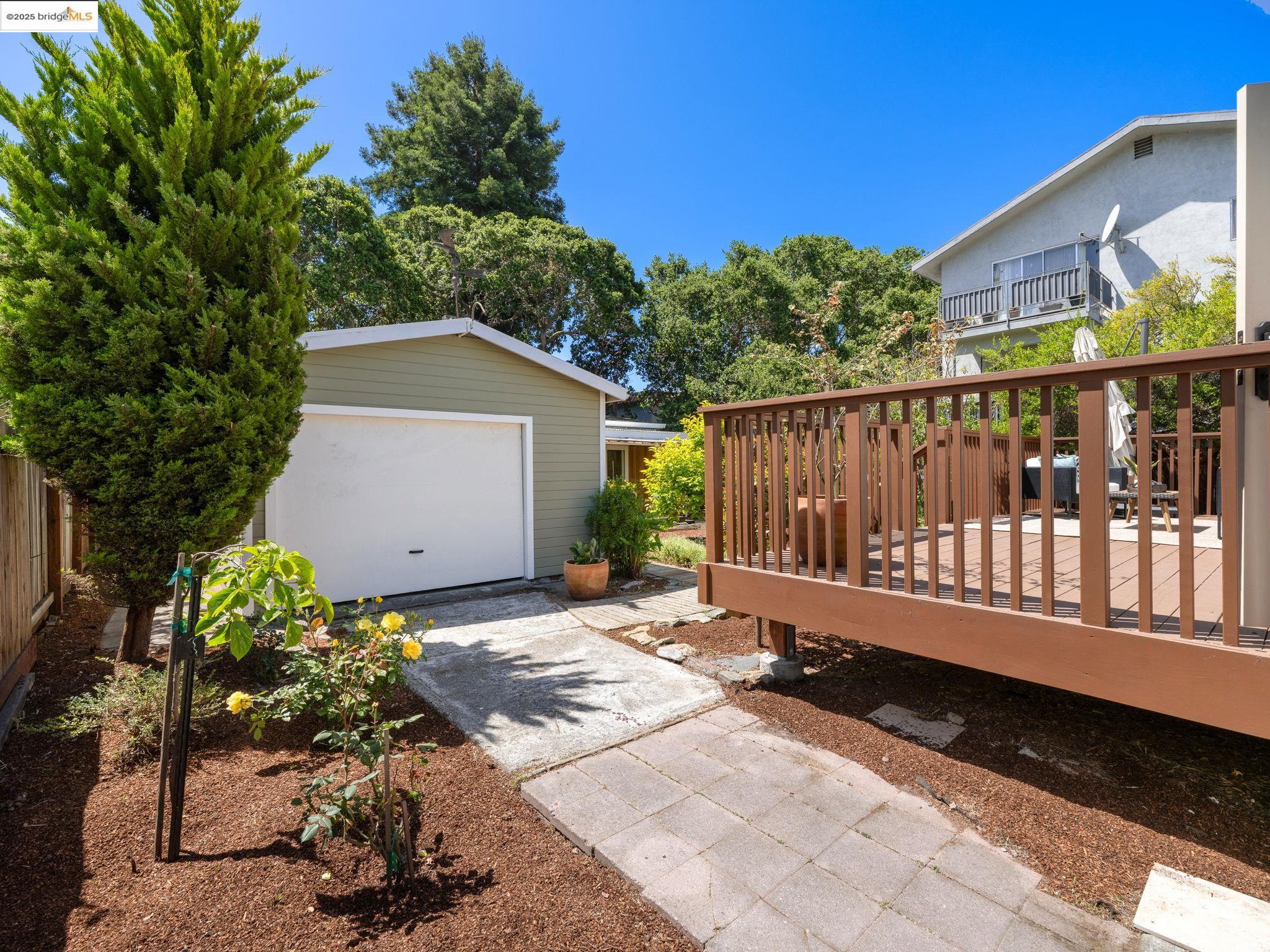 Detail Gallery Image 27 of 43 For 1910 Blake St, Berkeley,  CA 94704 - 3 Beds | 2 Baths