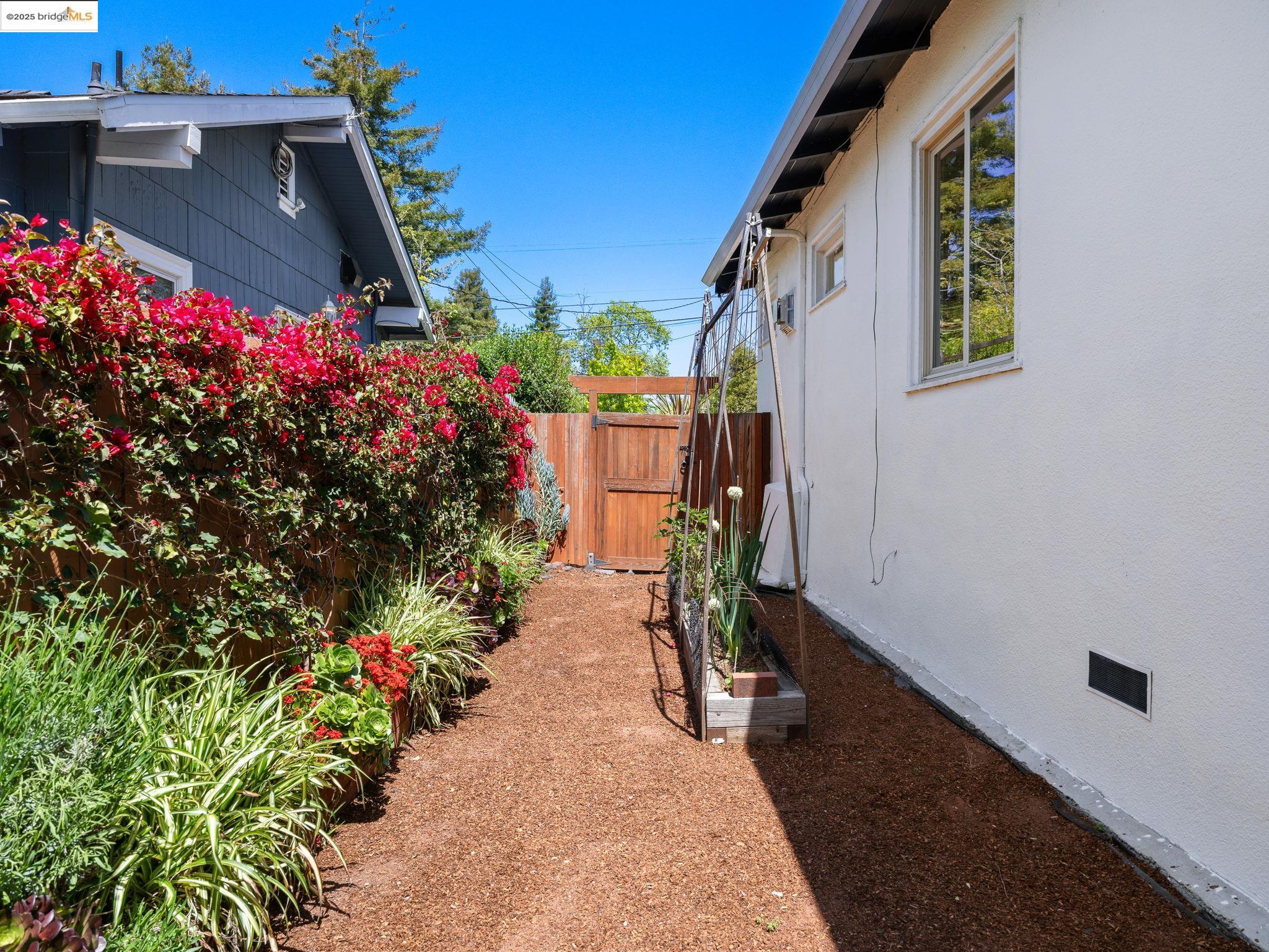 Detail Gallery Image 29 of 43 For 1910 Blake St, Berkeley,  CA 94704 - 3 Beds | 2 Baths