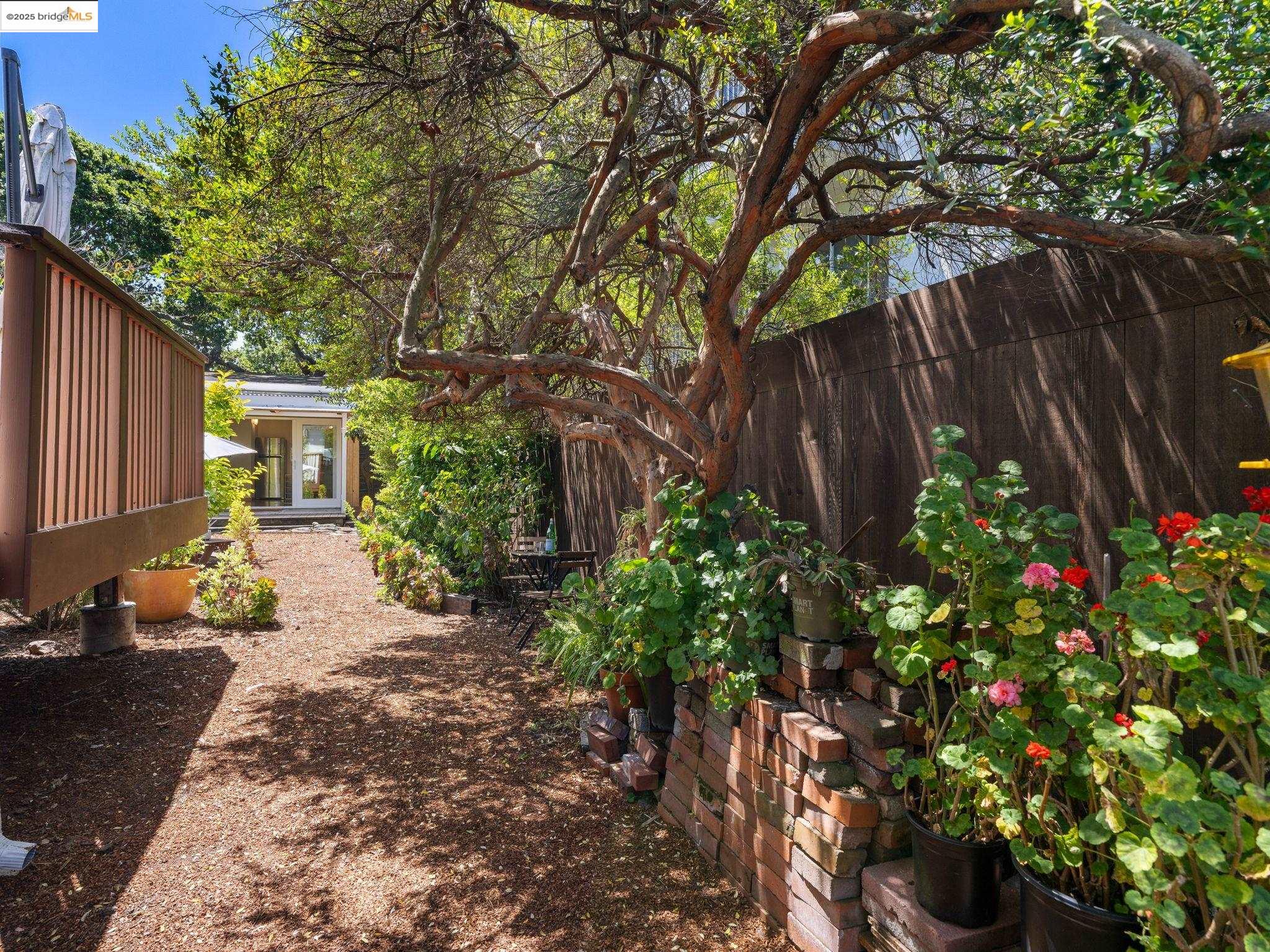 Detail Gallery Image 30 of 43 For 1910 Blake St, Berkeley,  CA 94704 - 3 Beds | 2 Baths