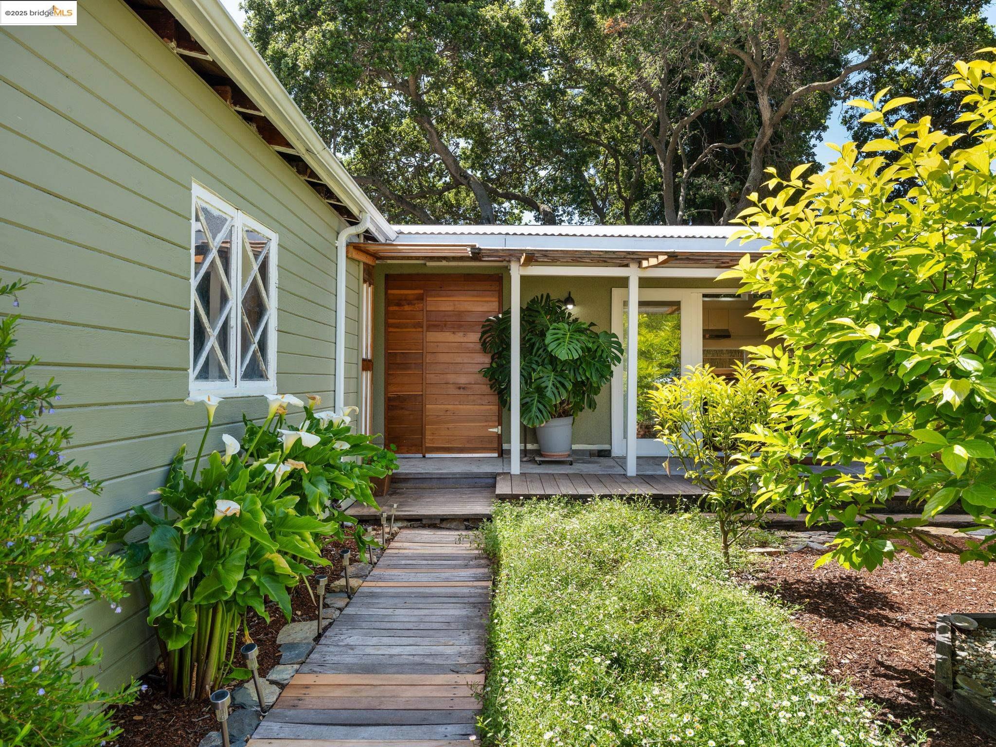 Detail Gallery Image 33 of 43 For 1910 Blake St, Berkeley,  CA 94704 - 3 Beds | 2 Baths