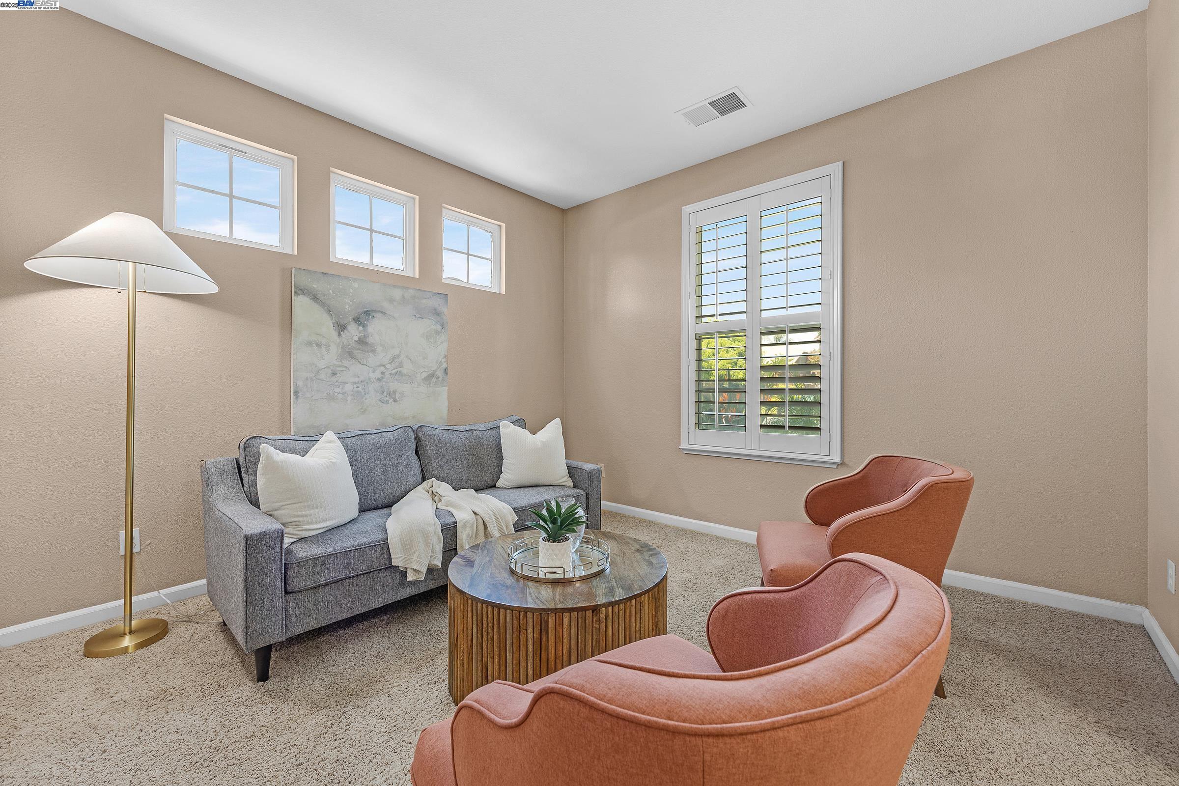 Detail Gallery Image 2 of 43 For 1304 Pyrenees St, Tracy,  CA 95304 - 5 Beds | 3 Baths