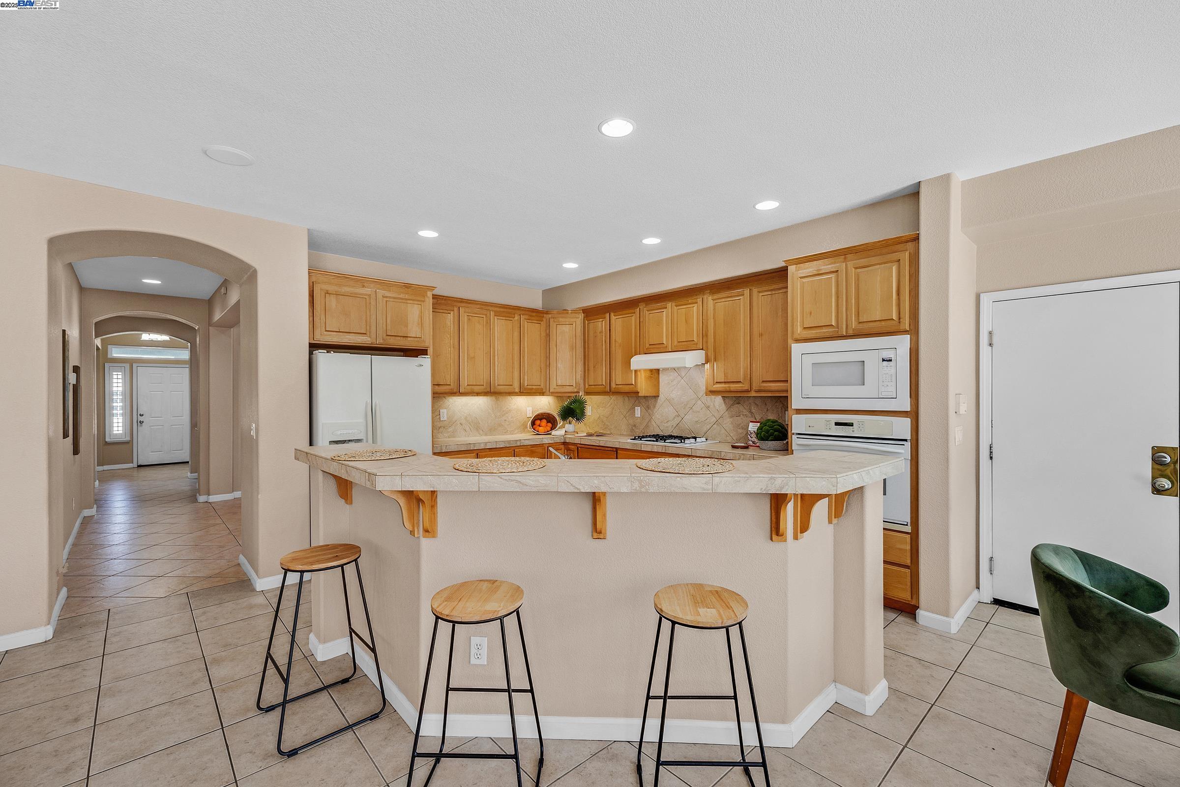 Detail Gallery Image 14 of 43 For 1304 Pyrenees St, Tracy,  CA 95304 - 5 Beds | 3 Baths