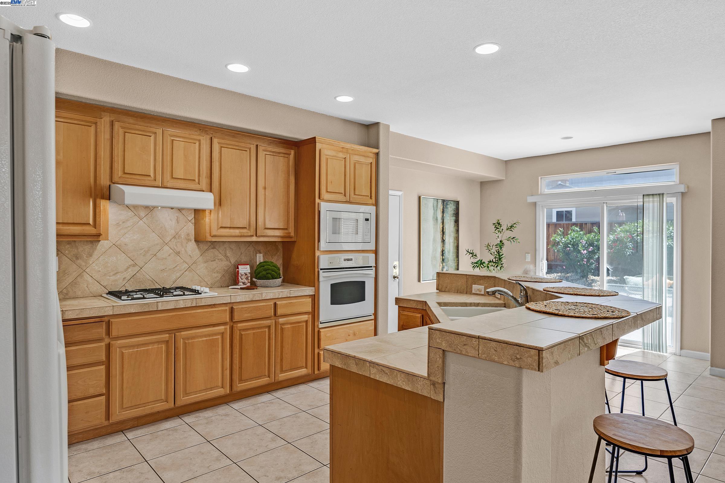 Detail Gallery Image 15 of 43 For 1304 Pyrenees St, Tracy,  CA 95304 - 5 Beds | 3 Baths