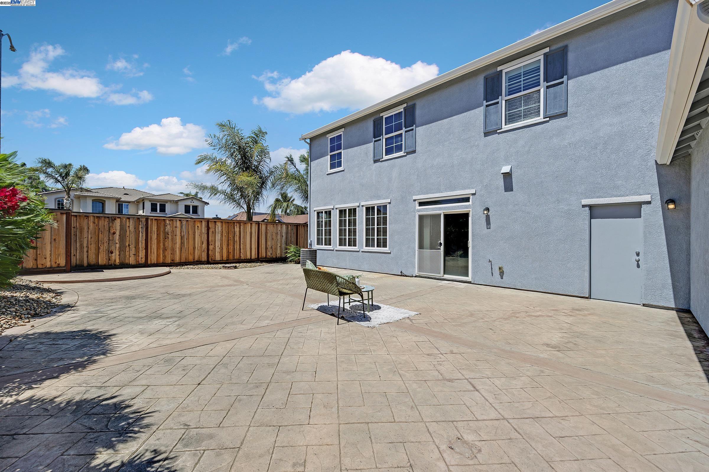 Detail Gallery Image 19 of 43 For 1304 Pyrenees St, Tracy,  CA 95304 - 5 Beds | 3 Baths