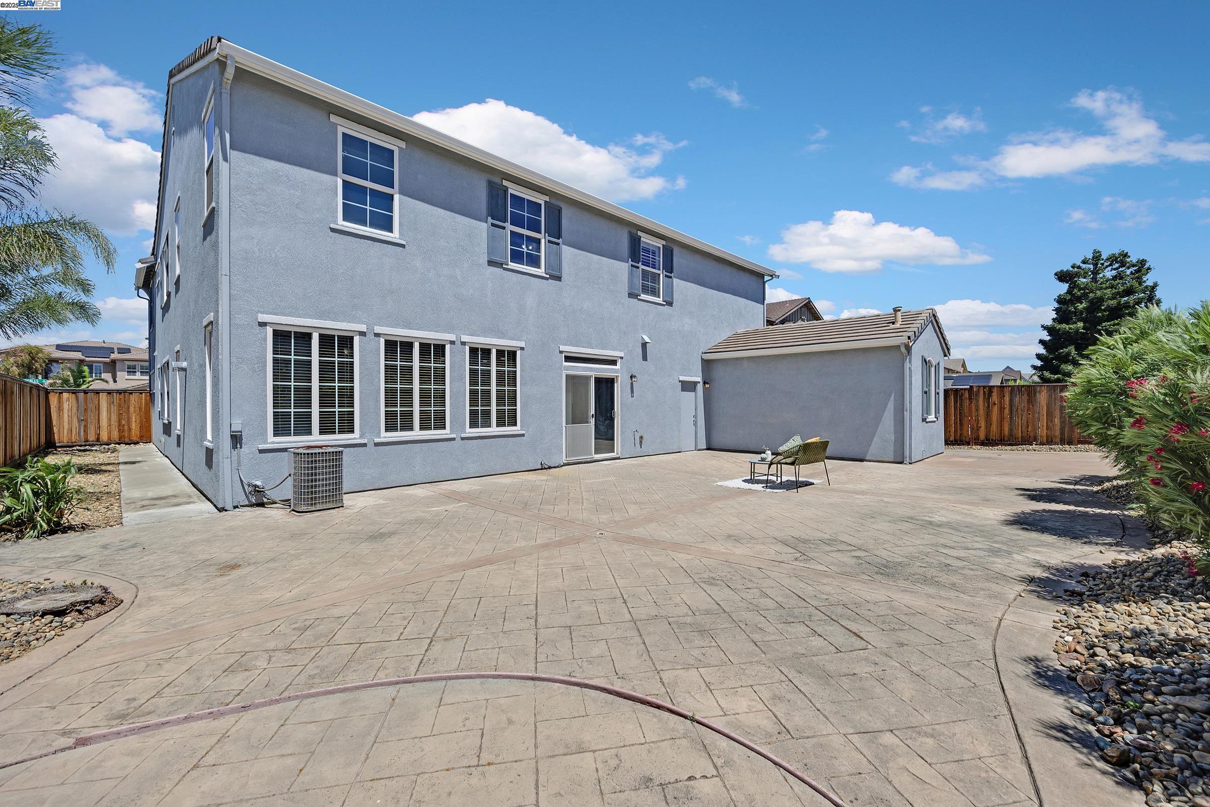 Detail Gallery Image 20 of 43 For 1304 Pyrenees St, Tracy,  CA 95304 - 5 Beds | 3 Baths
