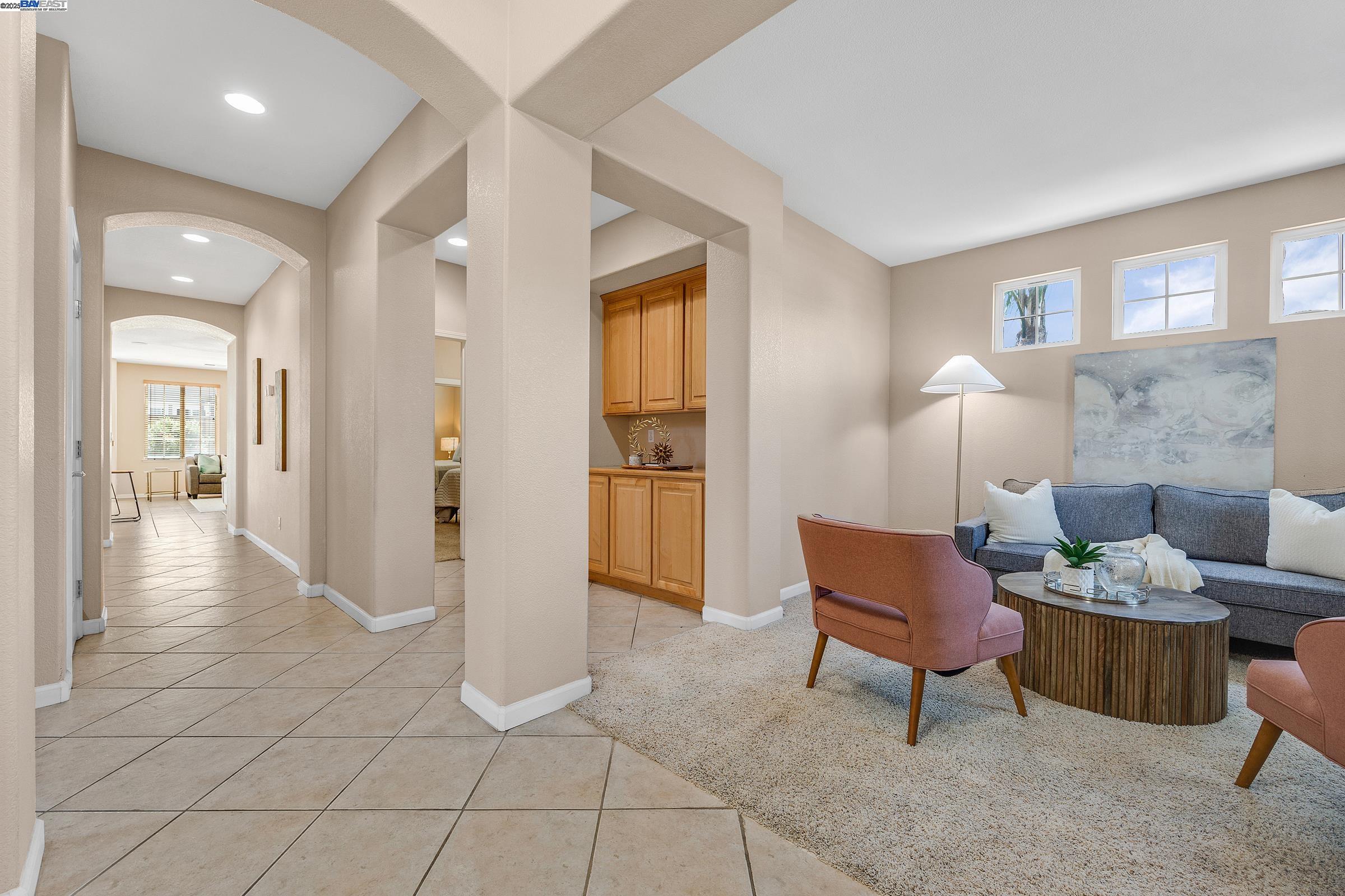 Detail Gallery Image 3 of 43 For 1304 Pyrenees St, Tracy,  CA 95304 - 5 Beds | 3 Baths