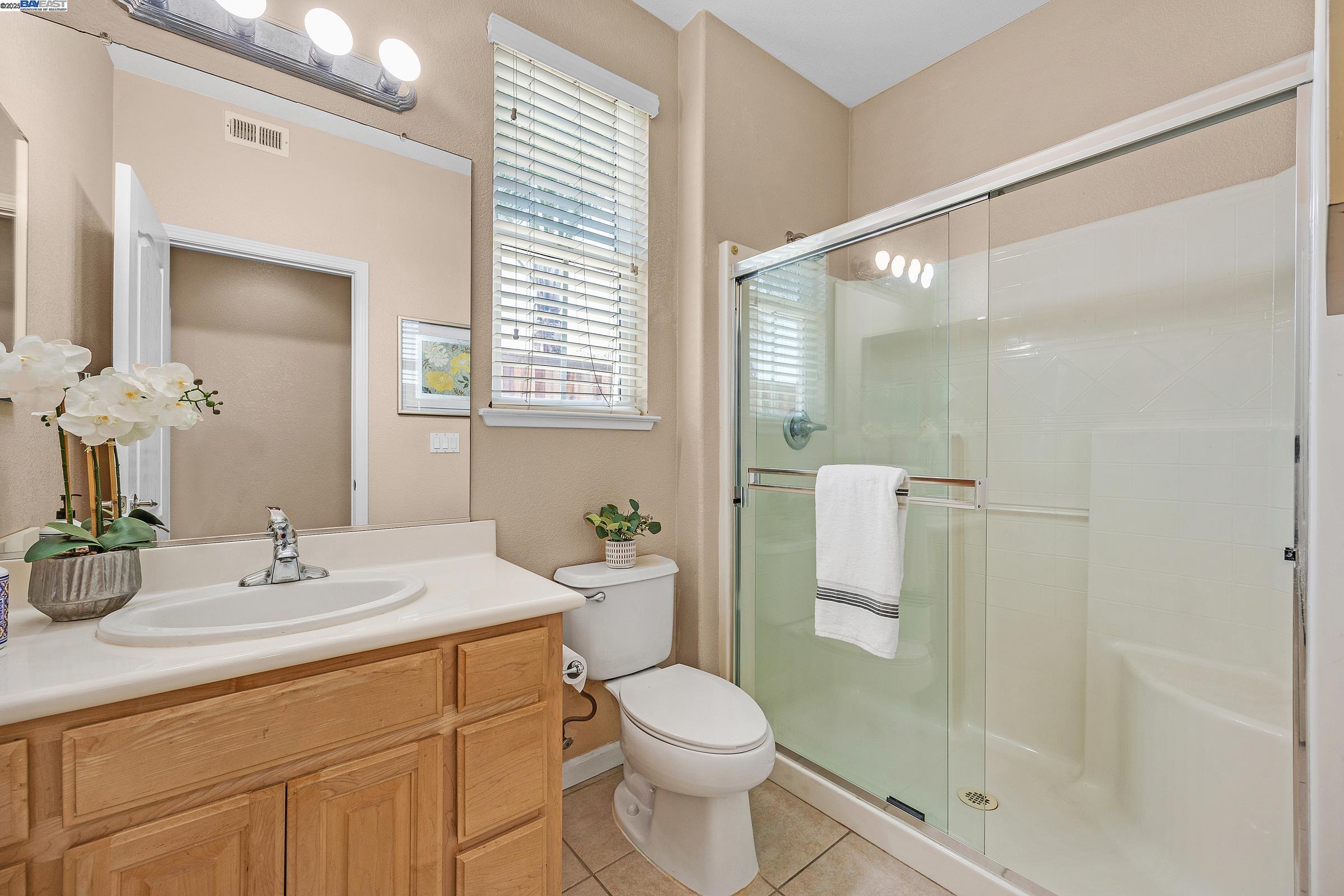 Detail Gallery Image 5 of 43 For 1304 Pyrenees St, Tracy,  CA 95304 - 5 Beds | 3 Baths