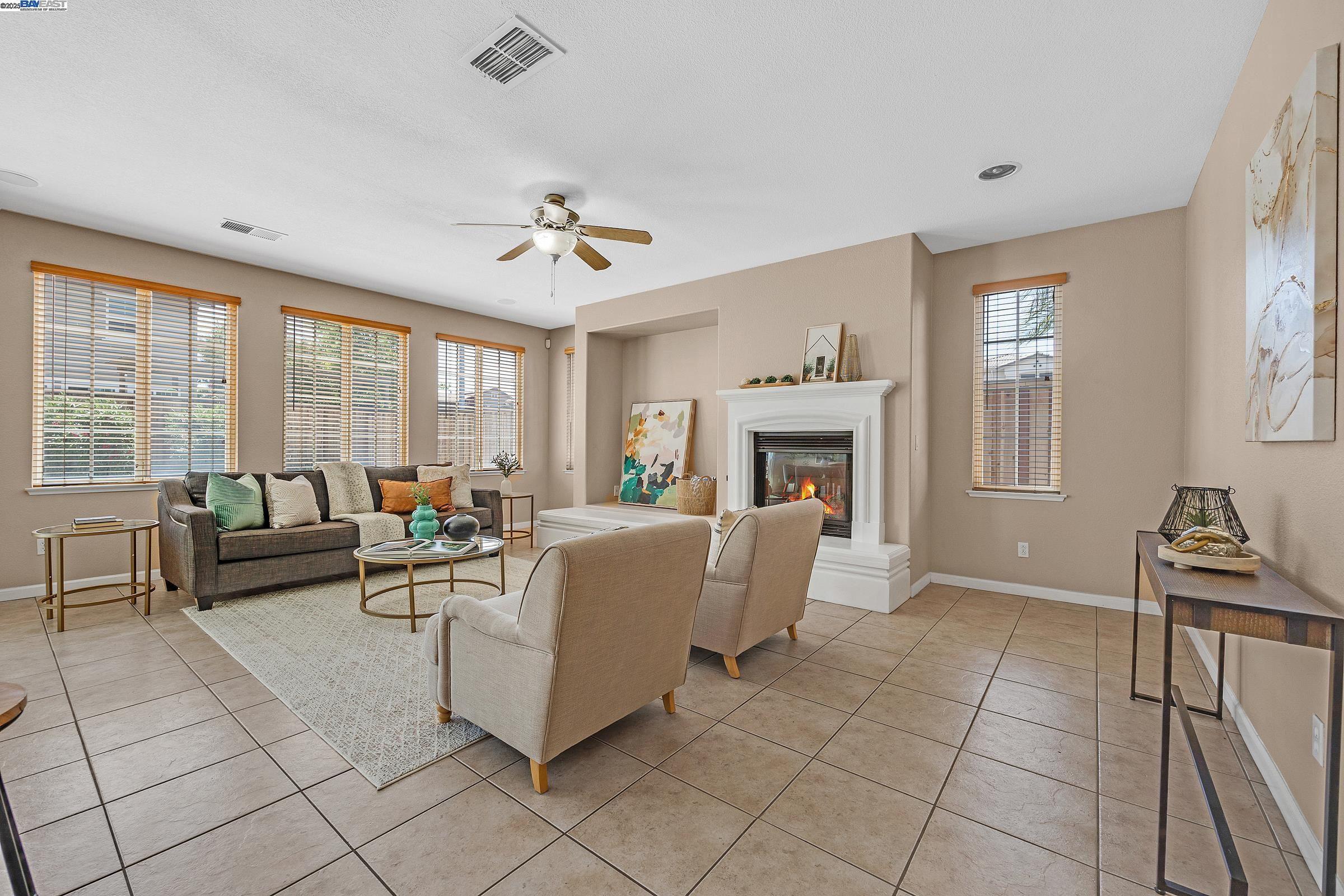 Detail Gallery Image 10 of 43 For 1304 Pyrenees St, Tracy,  CA 95304 - 5 Beds | 3 Baths