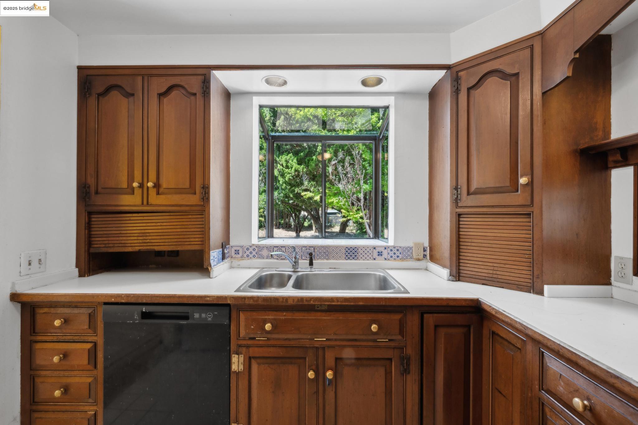 Detail Gallery Image 32 of 47 For 2119 Derby St, Berkeley,  CA 94705 - 2 Beds | 1 Baths