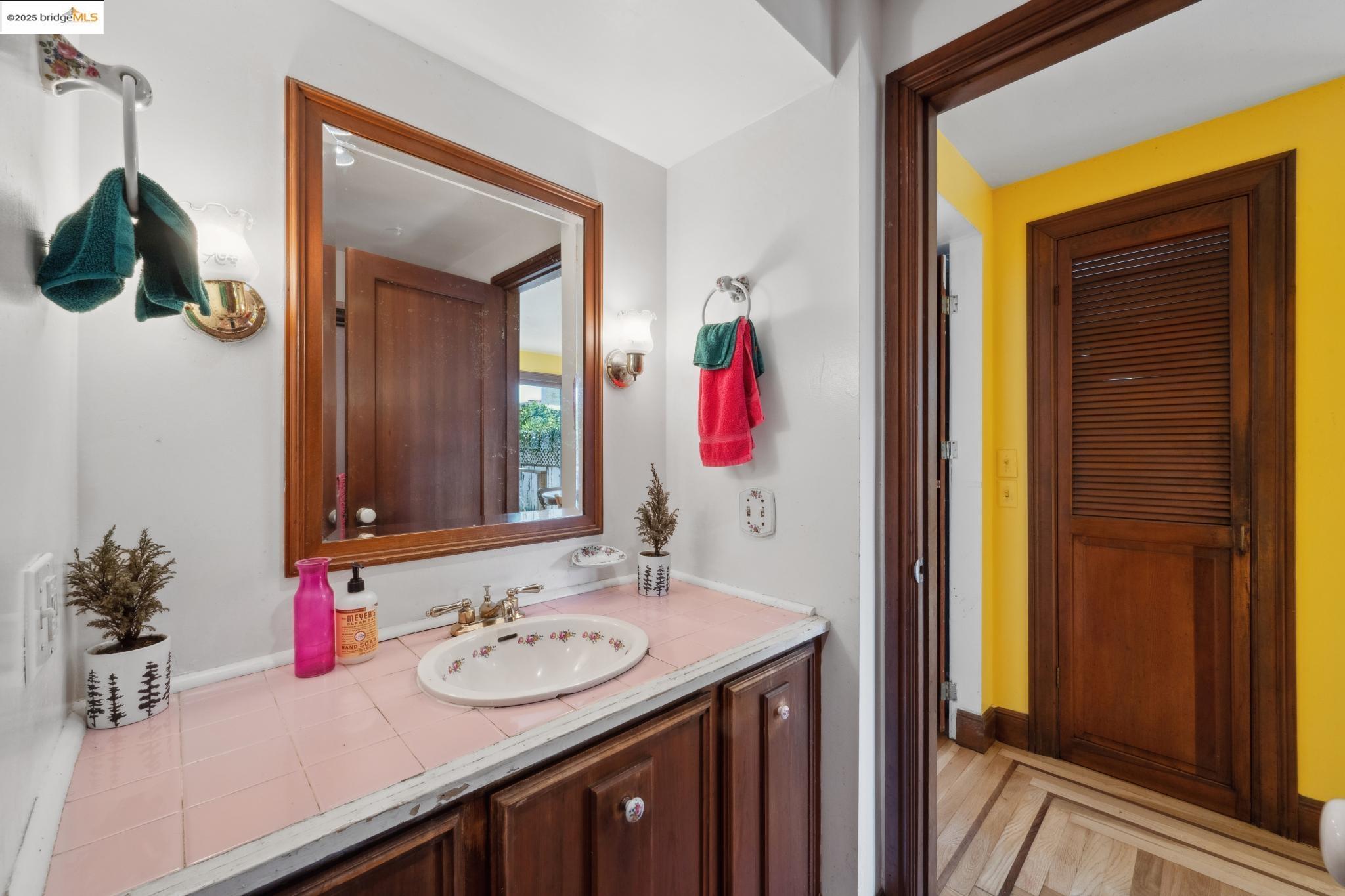Detail Gallery Image 35 of 47 For 2119 Derby St, Berkeley,  CA 94705 - 2 Beds | 1 Baths