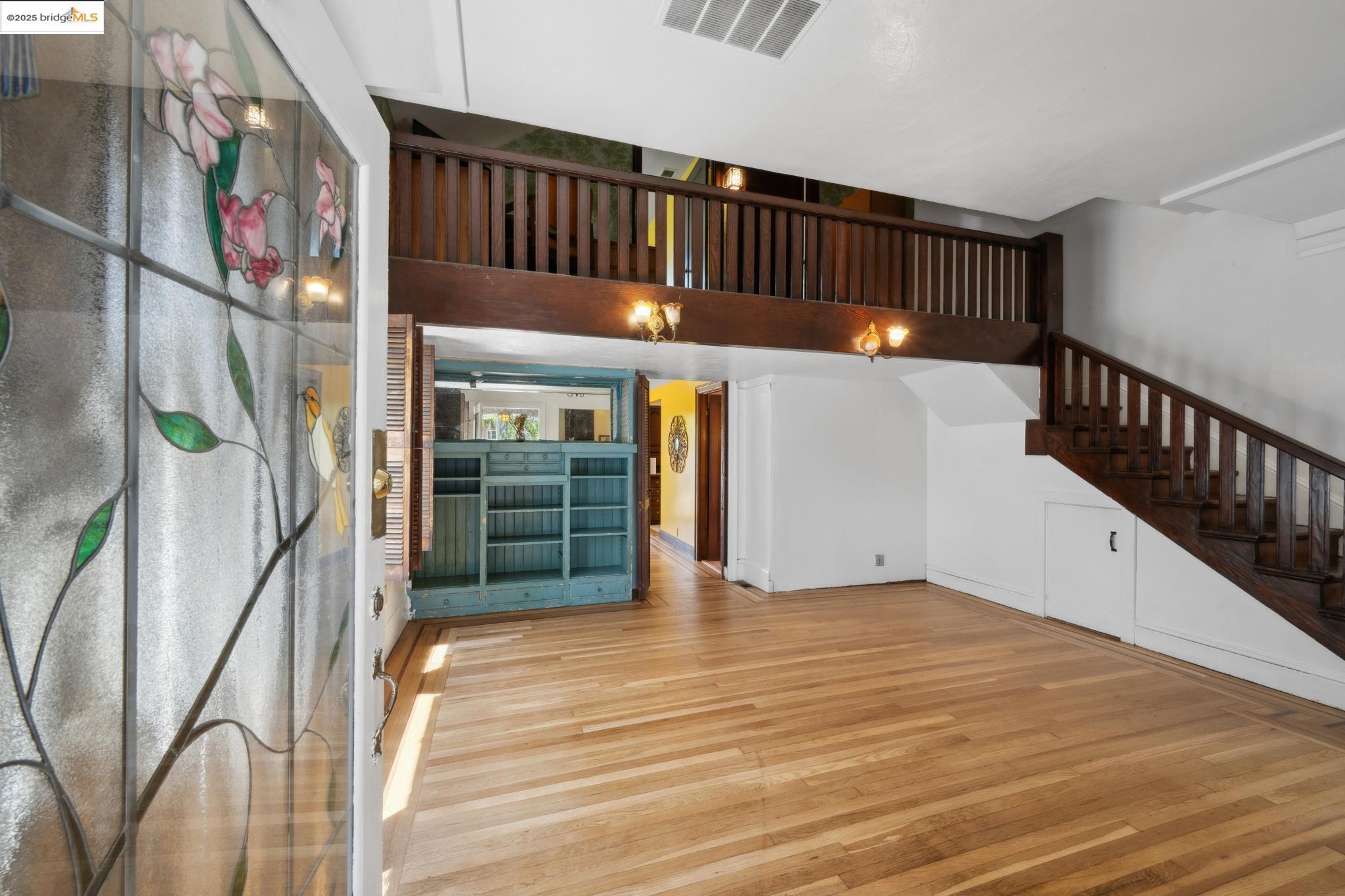 Detail Gallery Image 3 of 47 For 2119 Derby St, Berkeley,  CA 94705 - 2 Beds | 1 Baths