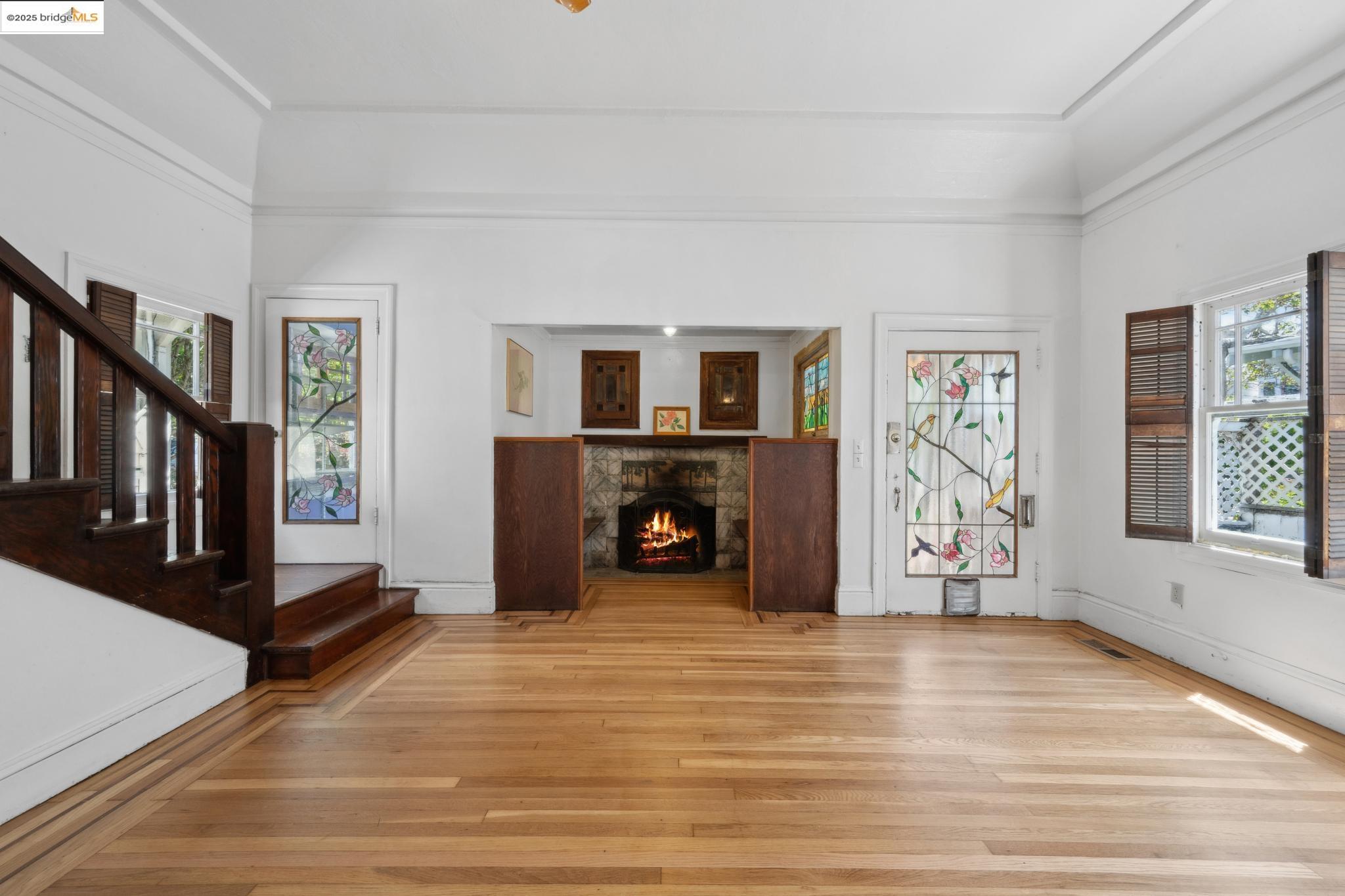 Detail Gallery Image 4 of 47 For 2119 Derby St, Berkeley,  CA 94705 - 2 Beds | 1 Baths