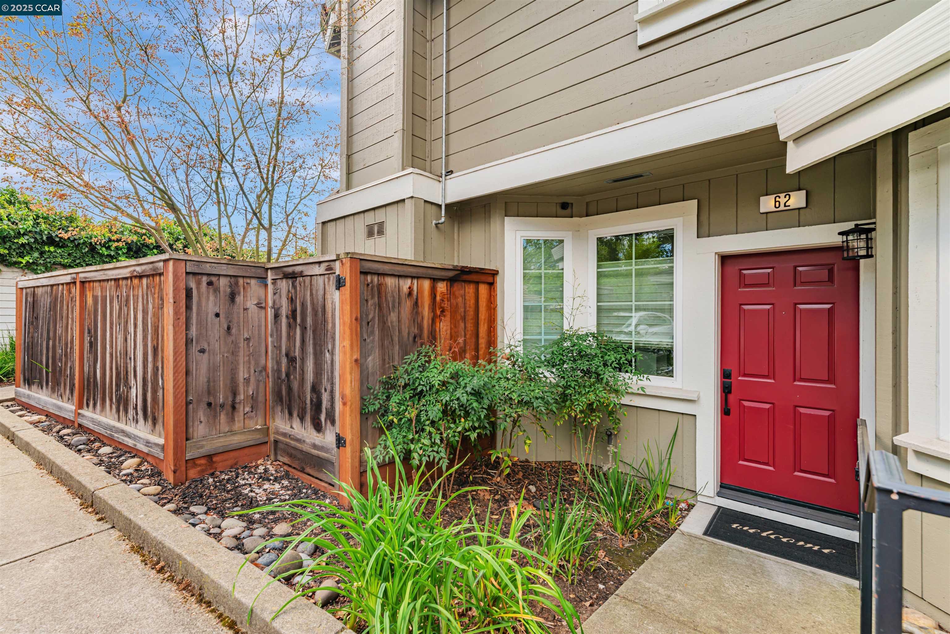 Detail Gallery Image 1 of 31 For 62 Danville Oak Pl, Danville,  CA 94526 - 2 Beds | 2 Baths