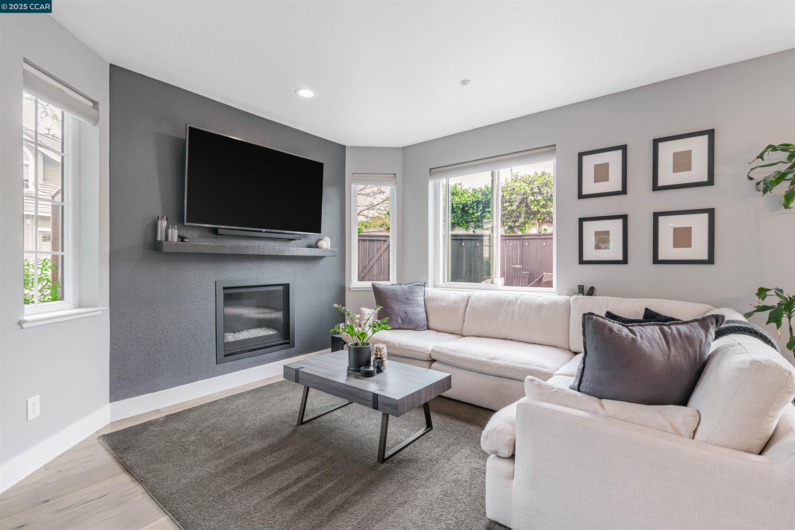 Detail Gallery Image 2 of 31 For 62 Danville Oak Pl, Danville,  CA 94526 - 2 Beds | 2 Baths
